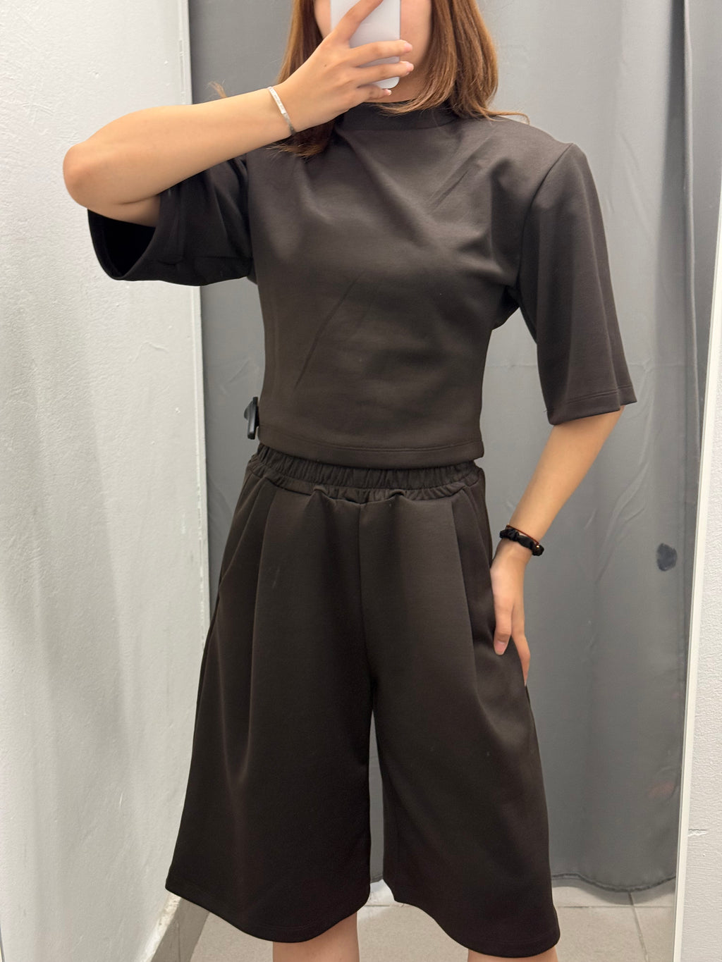 Set Coordinato T-Shirt Con Spalle Imbottite E Bermuda Con Pence JUST WEST FGD MODA