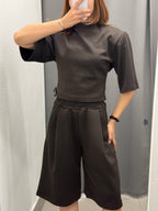 Set Coordinato T-Shirt Con Spalle Imbottite E Bermuda Con Pence JUST WEST FGD MODA