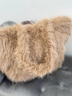 Borsa a spalla con pelliccia brillantinata con doppio manico FGD MODA