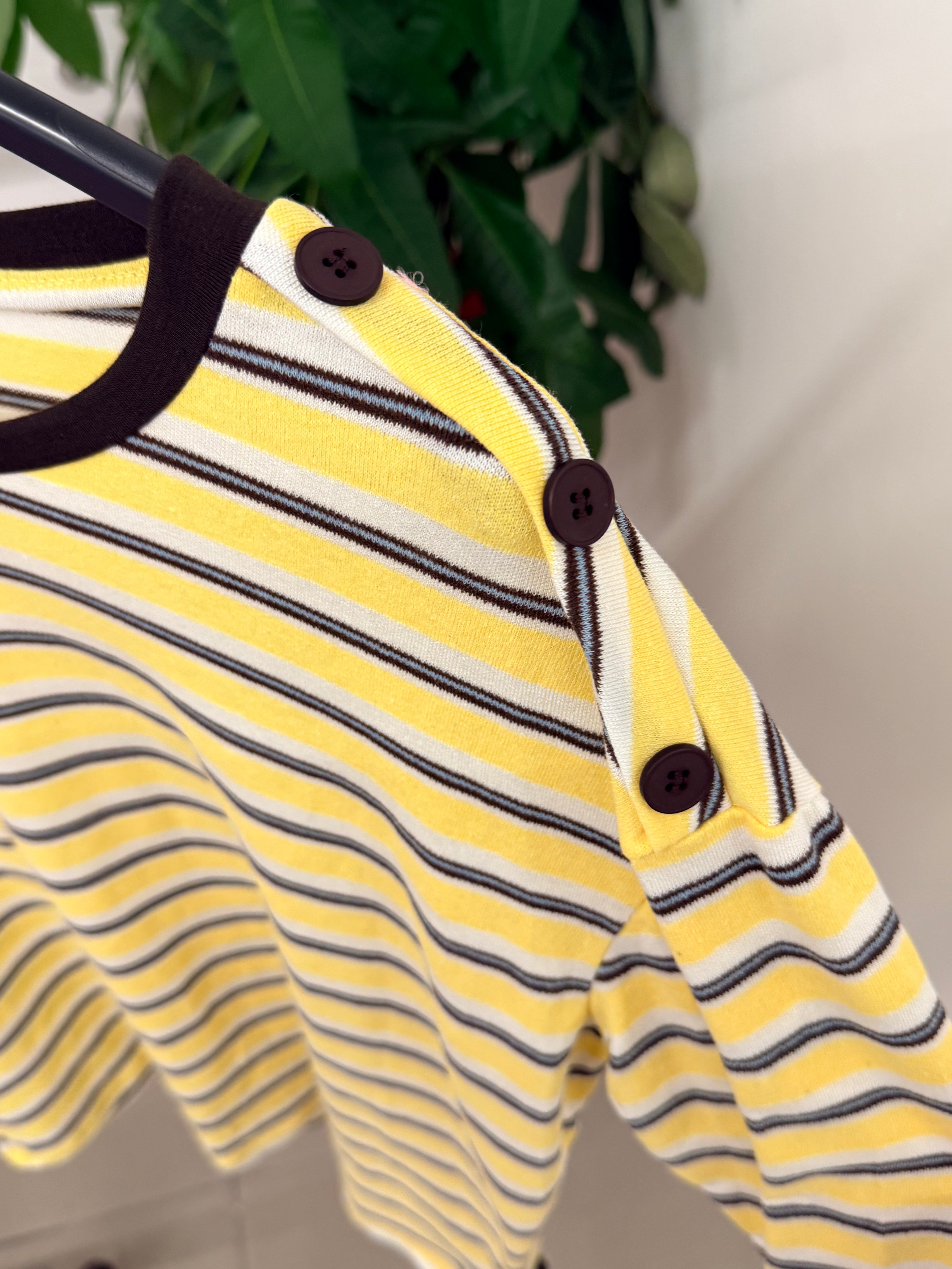 Maglietta a righe con bottoni sulle spalle FGD MODA