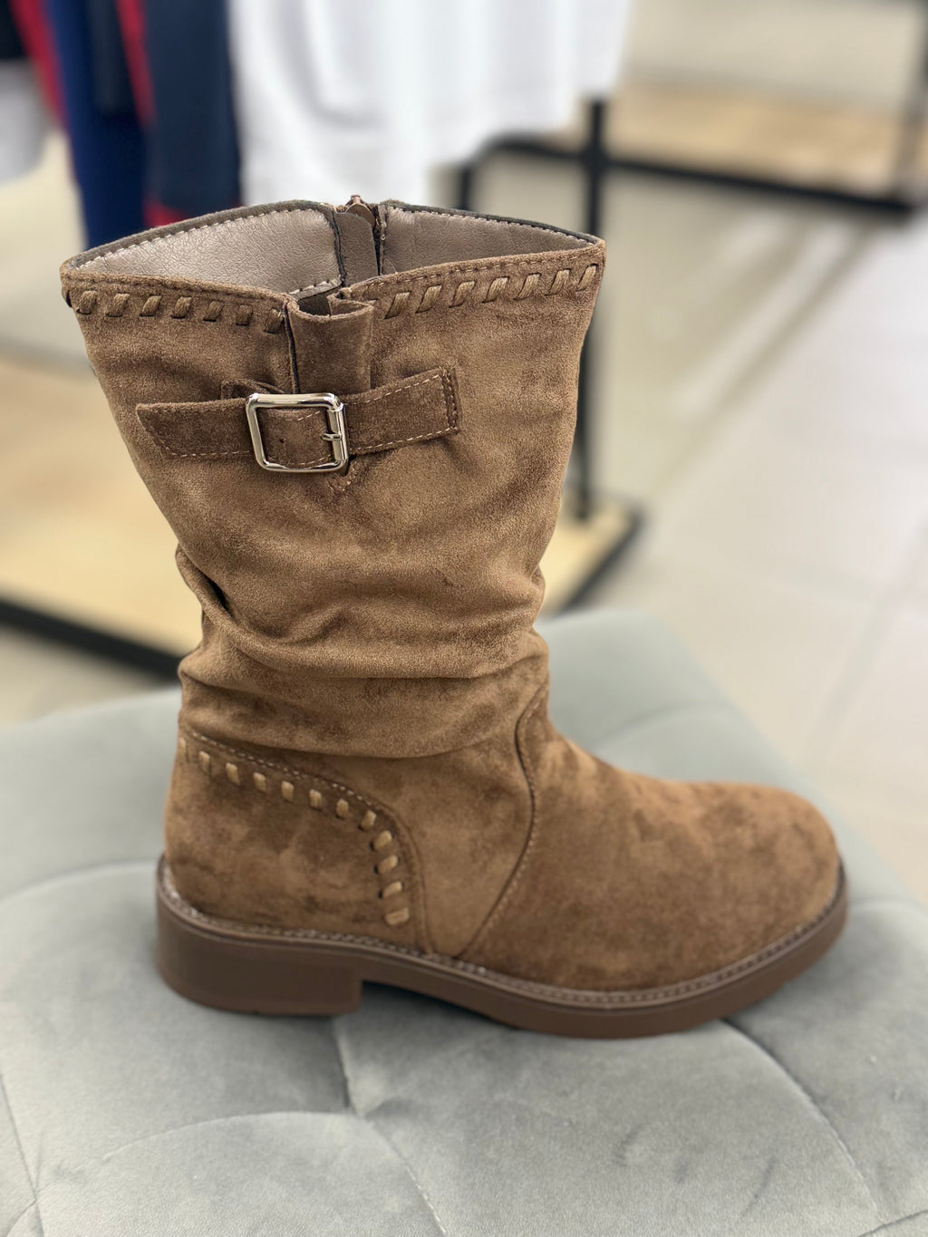 Stivali In Camoscio Con Arricciatura Laterale E Fibbia MS1639 FGD MODA