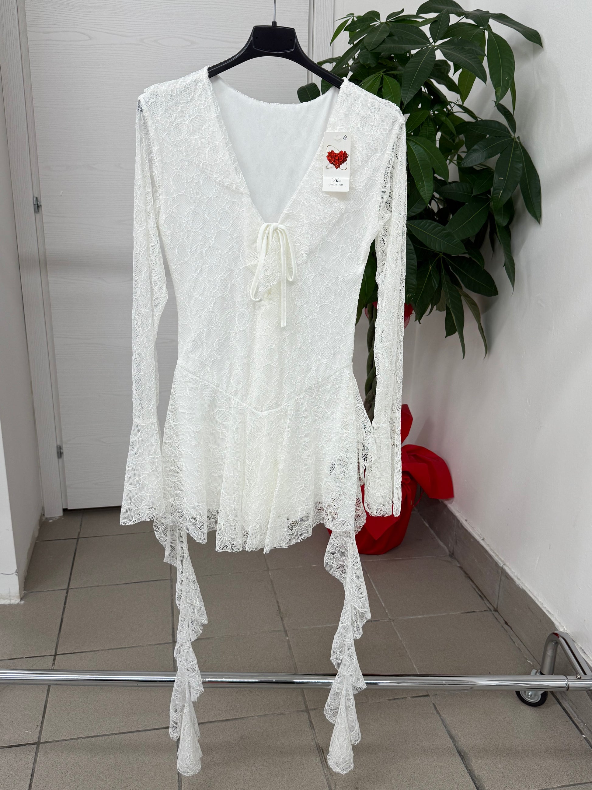 Abito body corto a maniche lunghe in pizzo con rouches FGD MODA