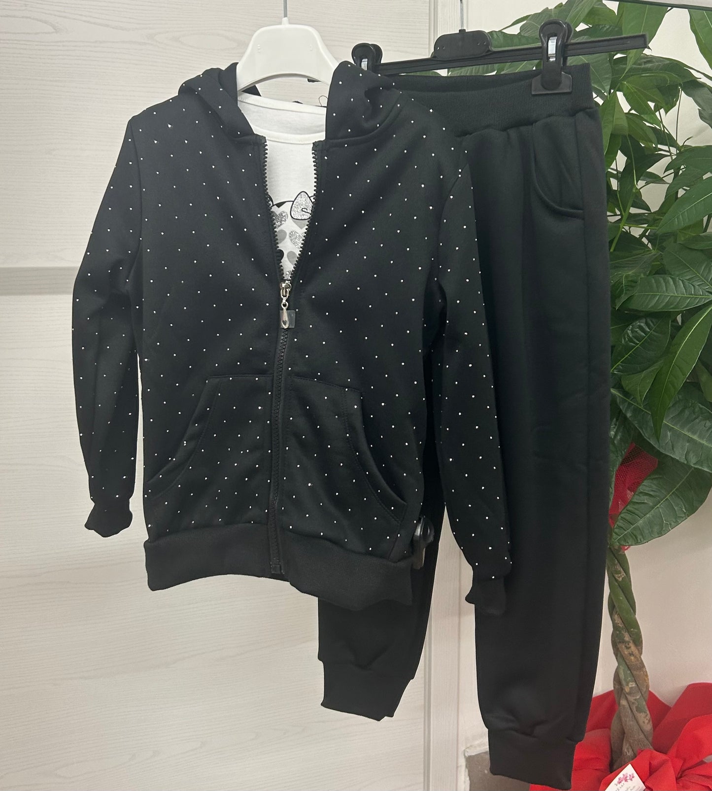 Set coordinato 3 pezzi con polsini maglietta-felpa brillantinata-pantaloni