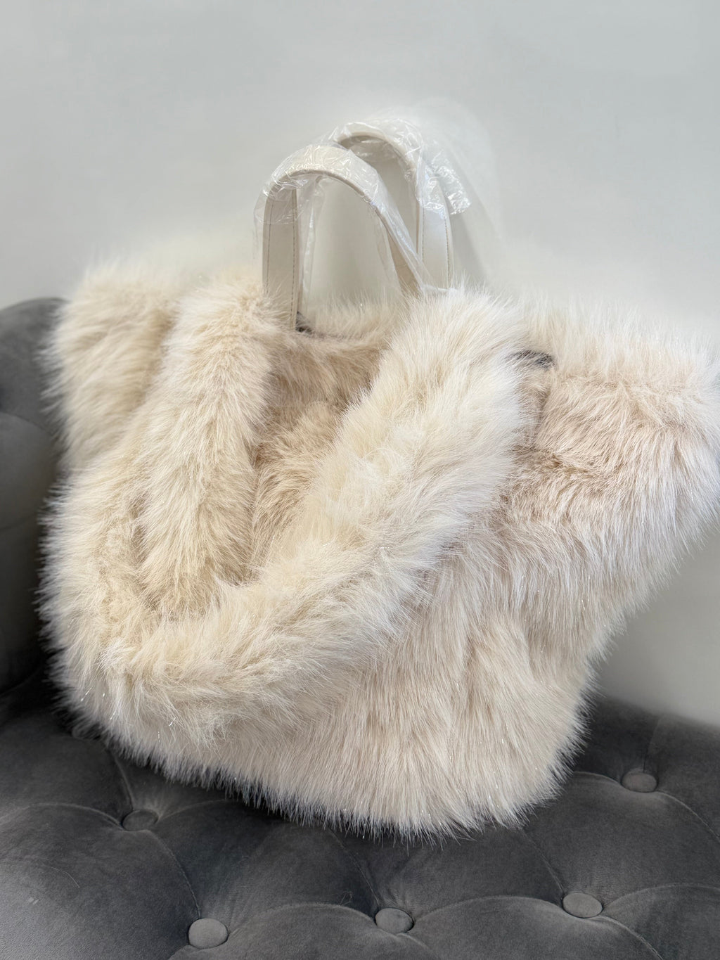Borsa a spalla con pelliccia brillantinata con doppio manico FGD MODA