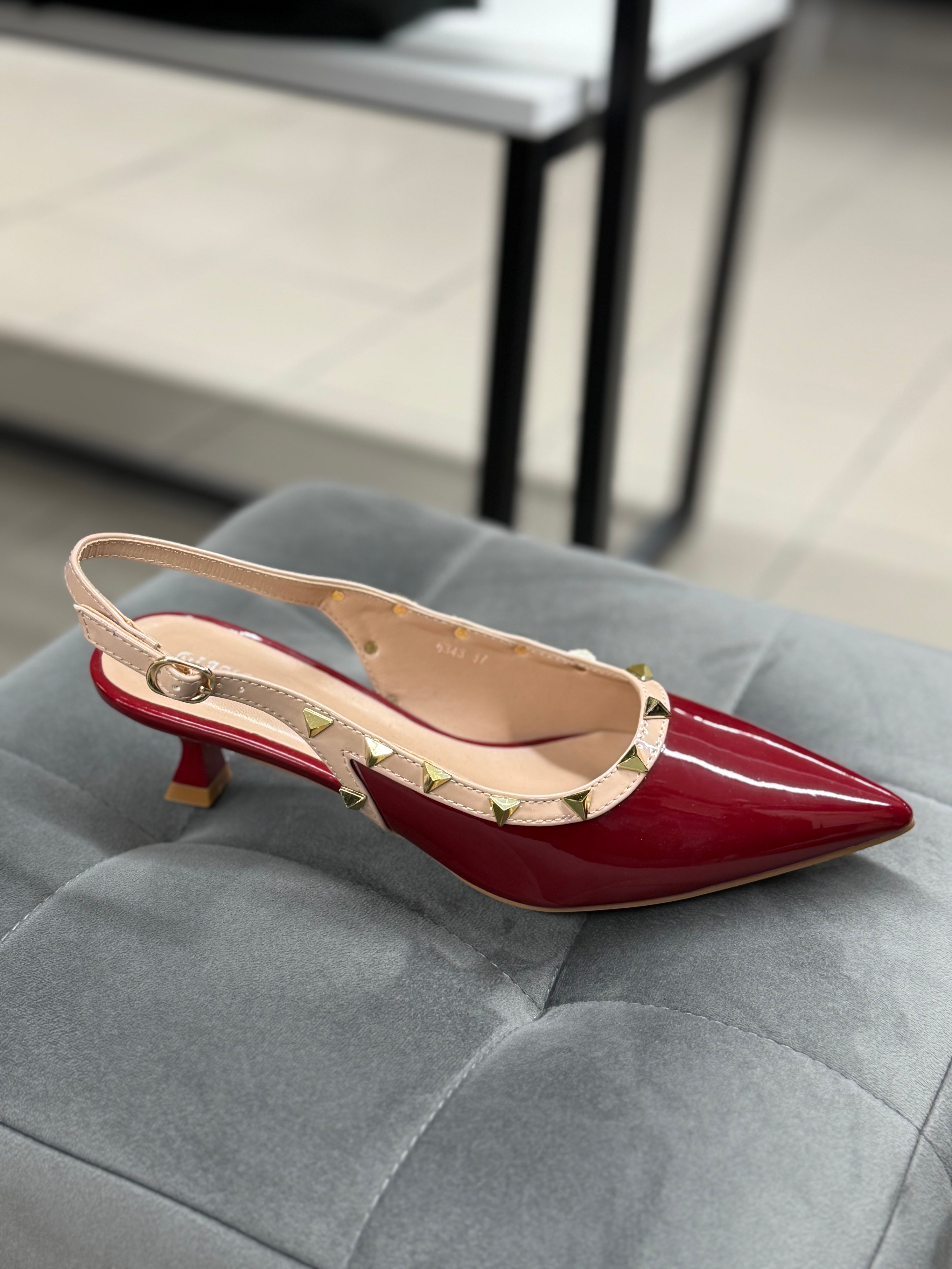Décolleté lucidi con borchie con cinturino tacco 5cm FGD MODA