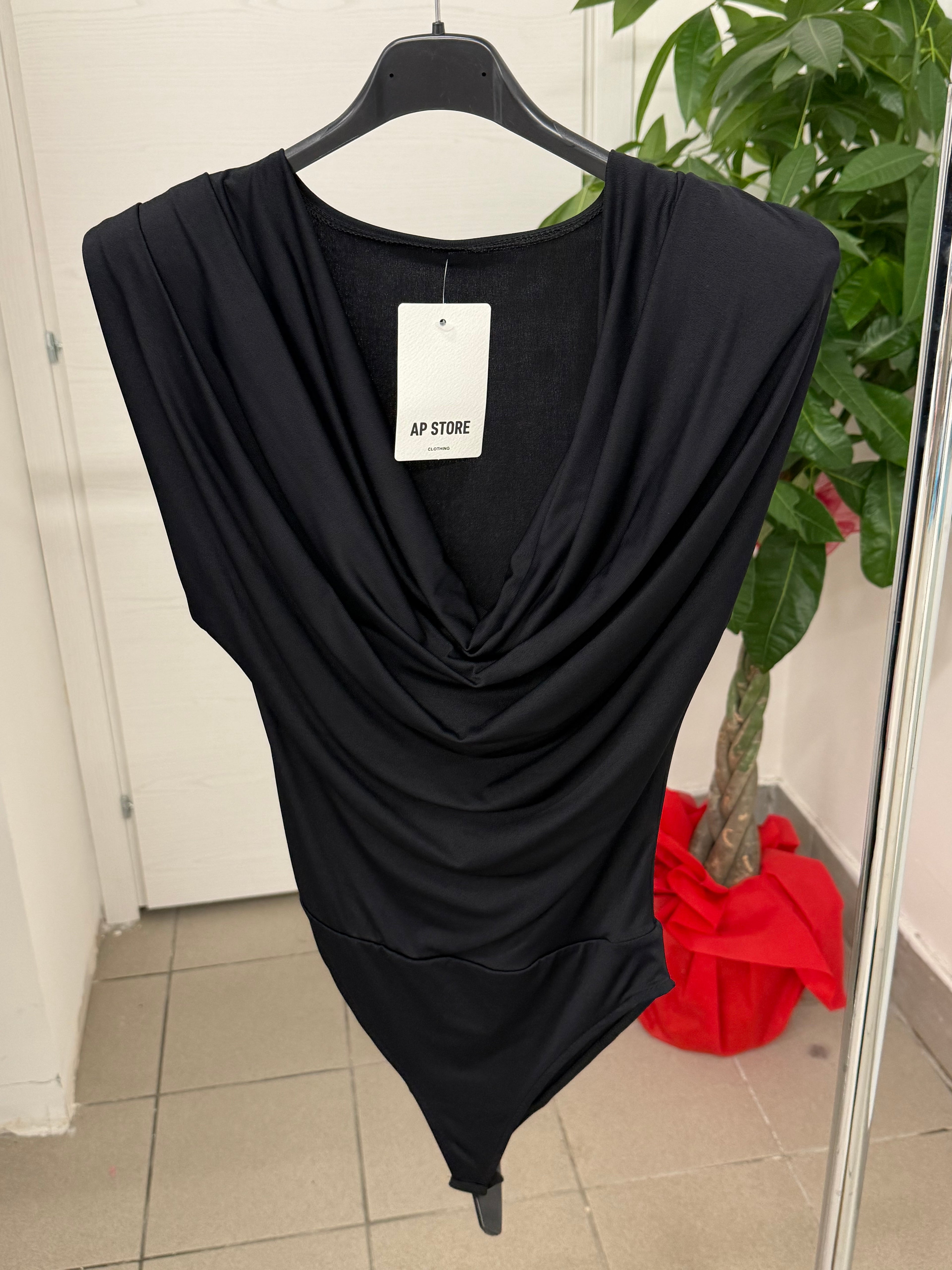 Body Smanicato con Scollo a Balze e Spalle Imbottite