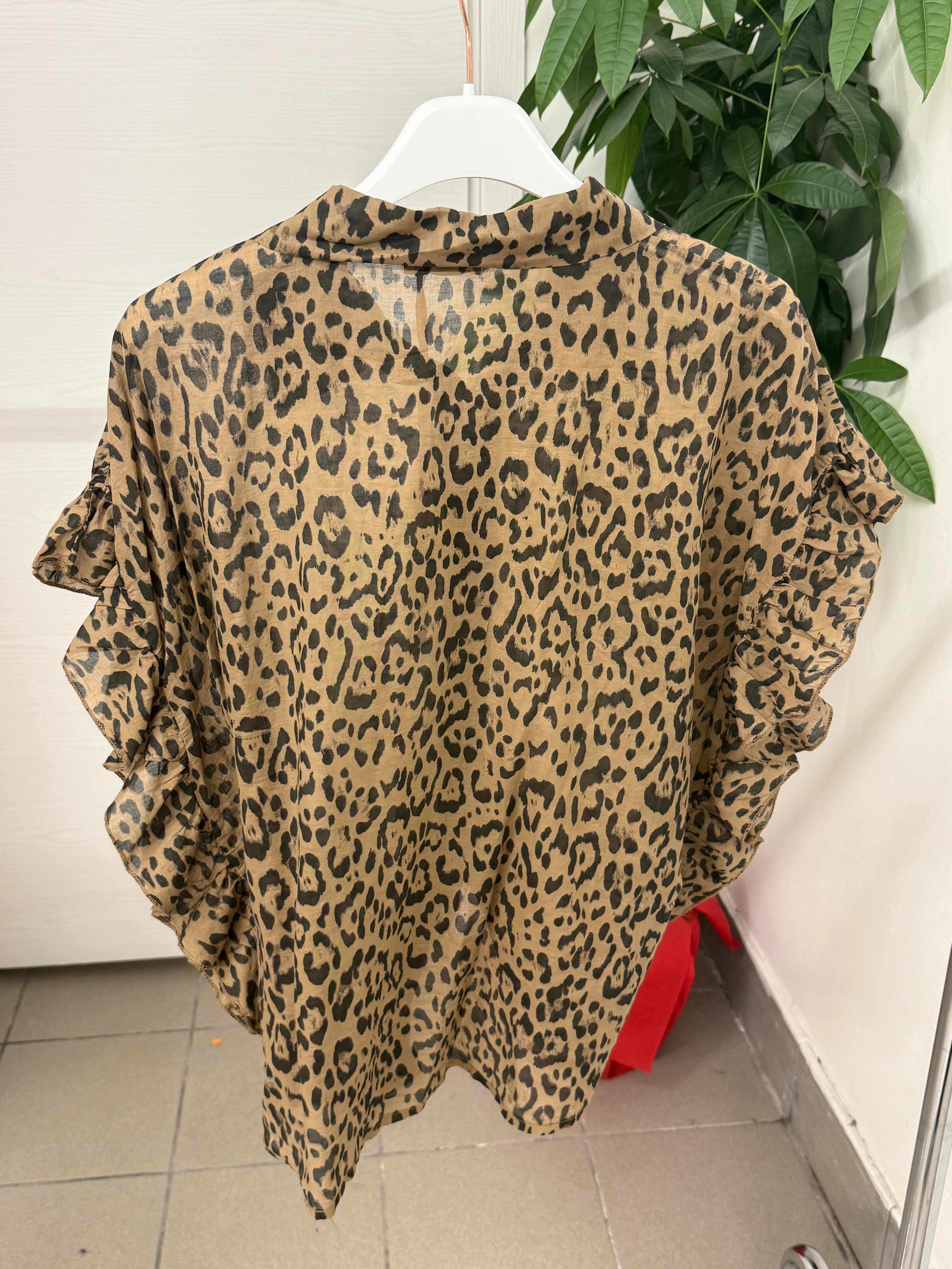Camicia 100% cotone leopardata con volant laterali FGD MODA