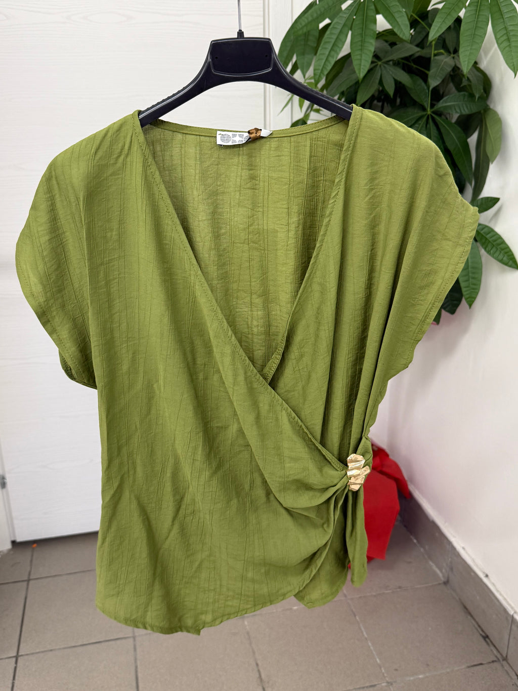 Blusa in viscosa con scollo a incrocio FGD MODA