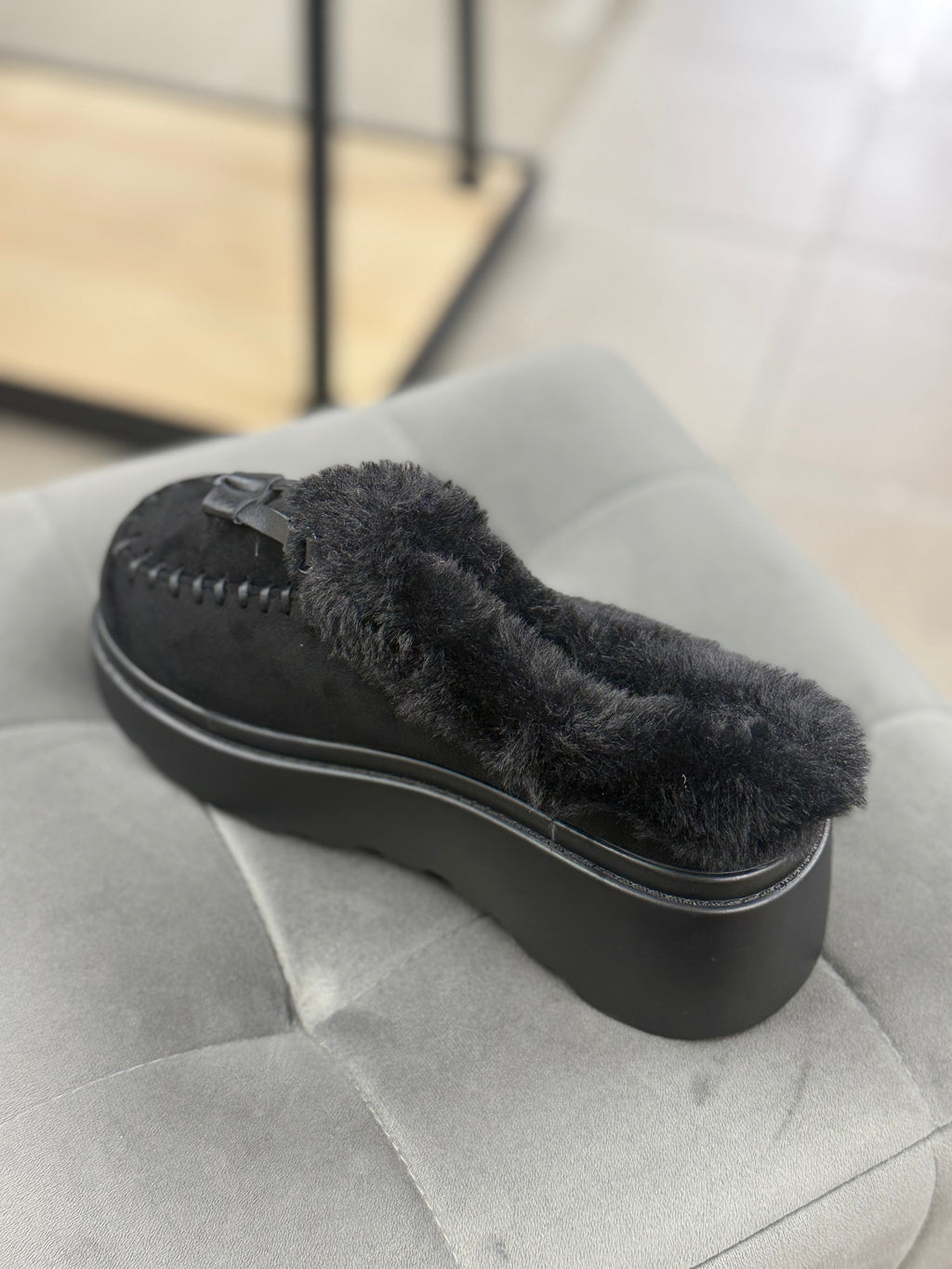 Sabot Con Pelliccia Sul Bordo Con Fibbia MS3806 FGD MODA