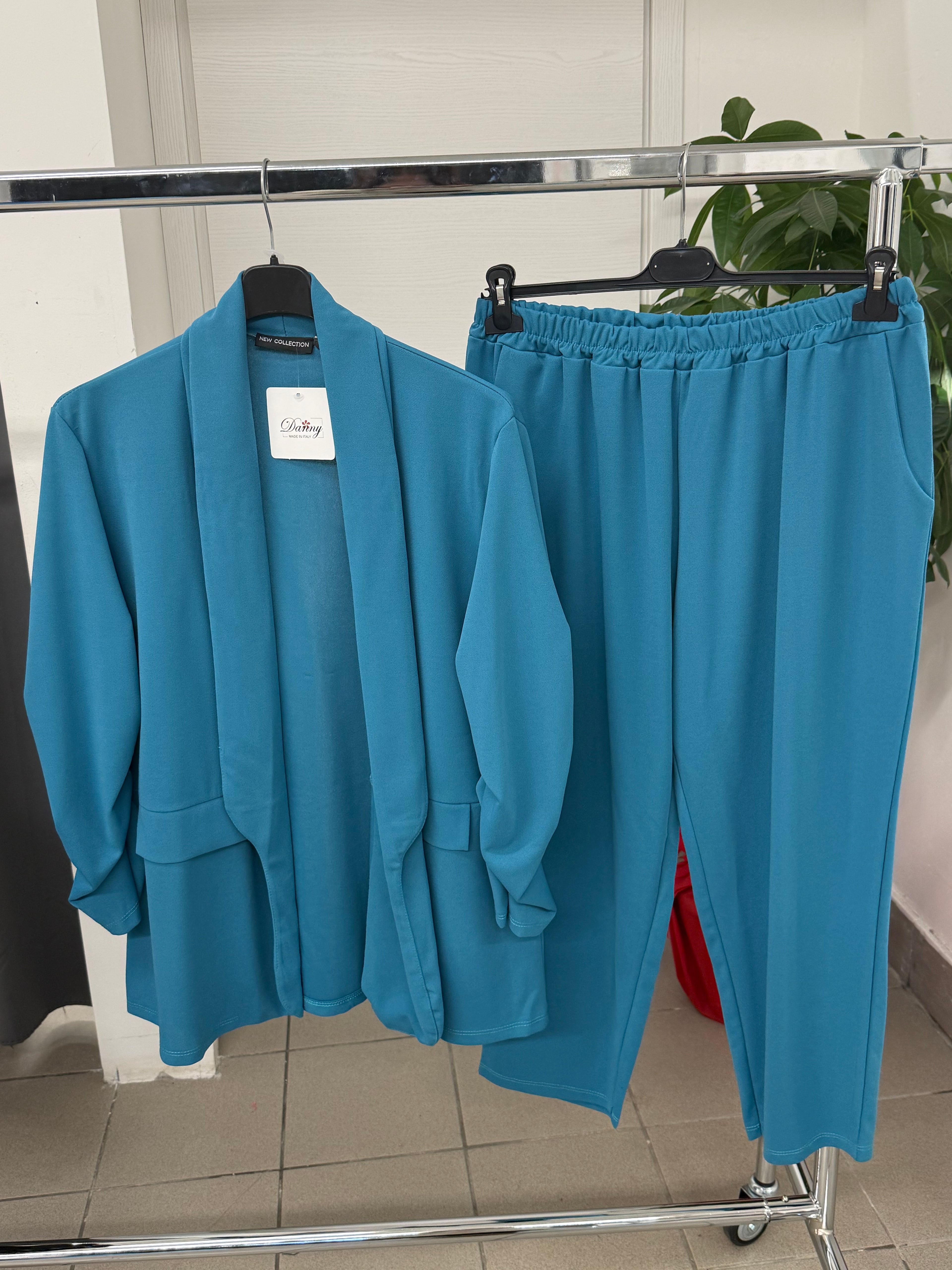 Set coordinato Cardigan con maniche arricciate e Pantaloni a sigaretta per taglie curvy
