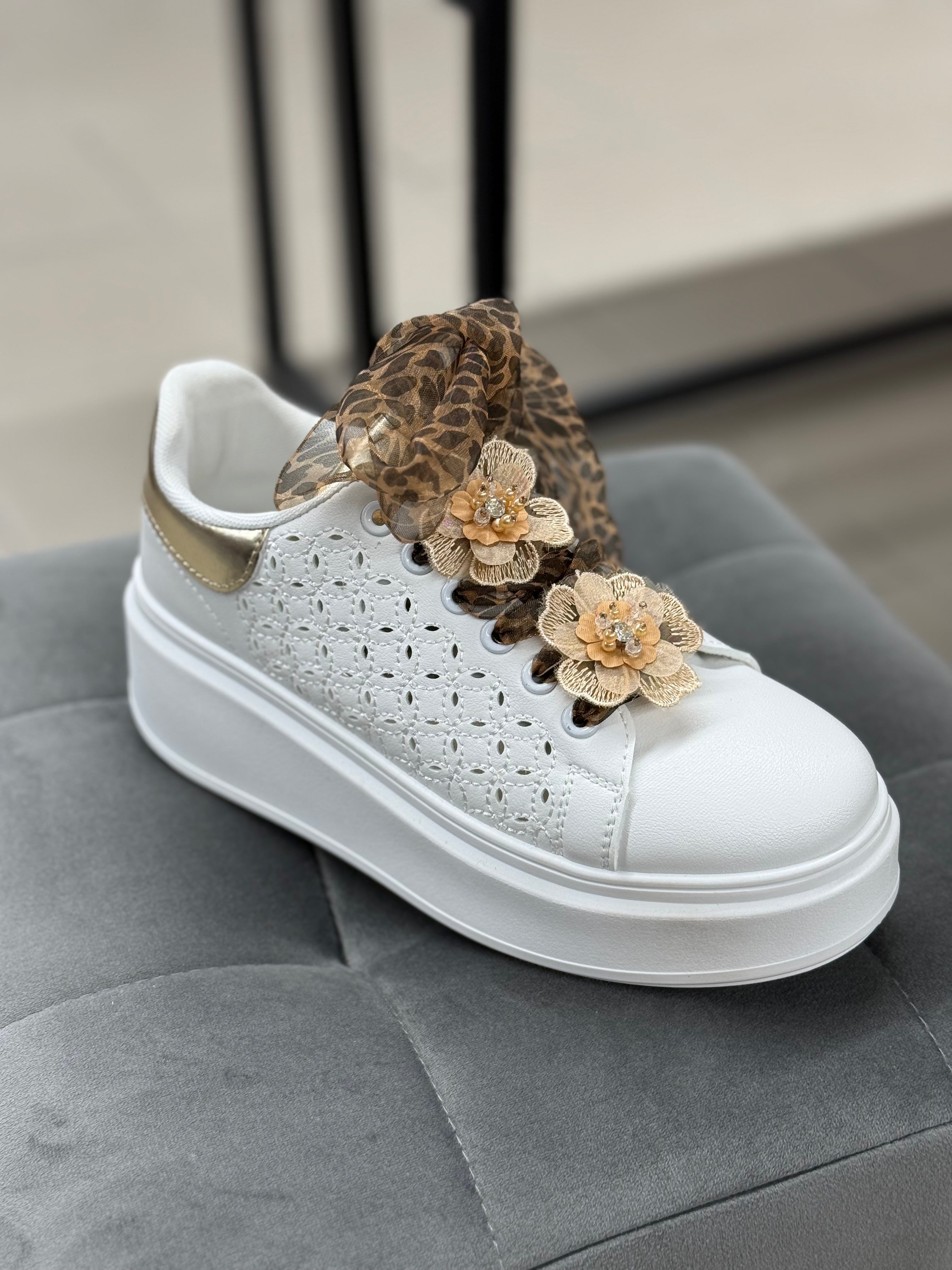 Sneakers platform alta con fiori