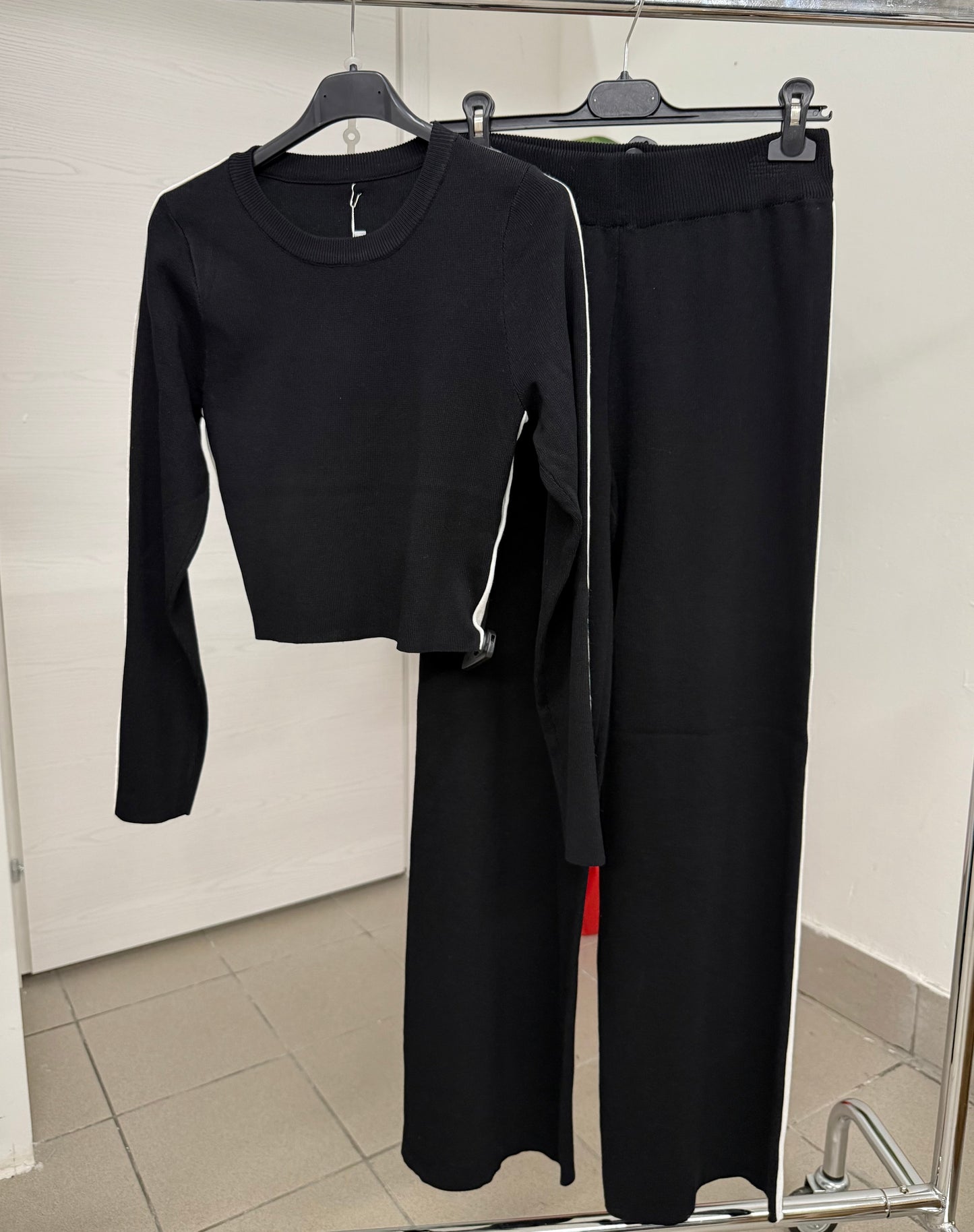 Set coordinato in maglia top manica lunga e pantaloni a palazzo con striscia laterale FGD MODA