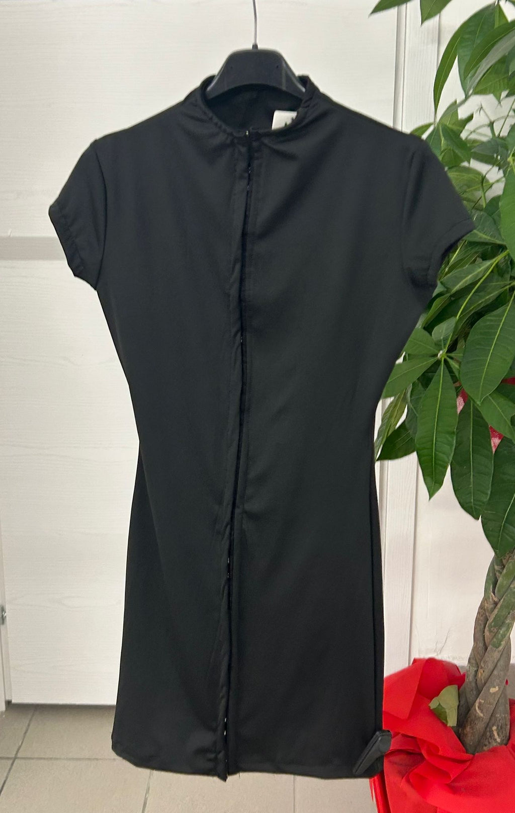 Abito corto in lycra con chiusura a ganci FGD MODA