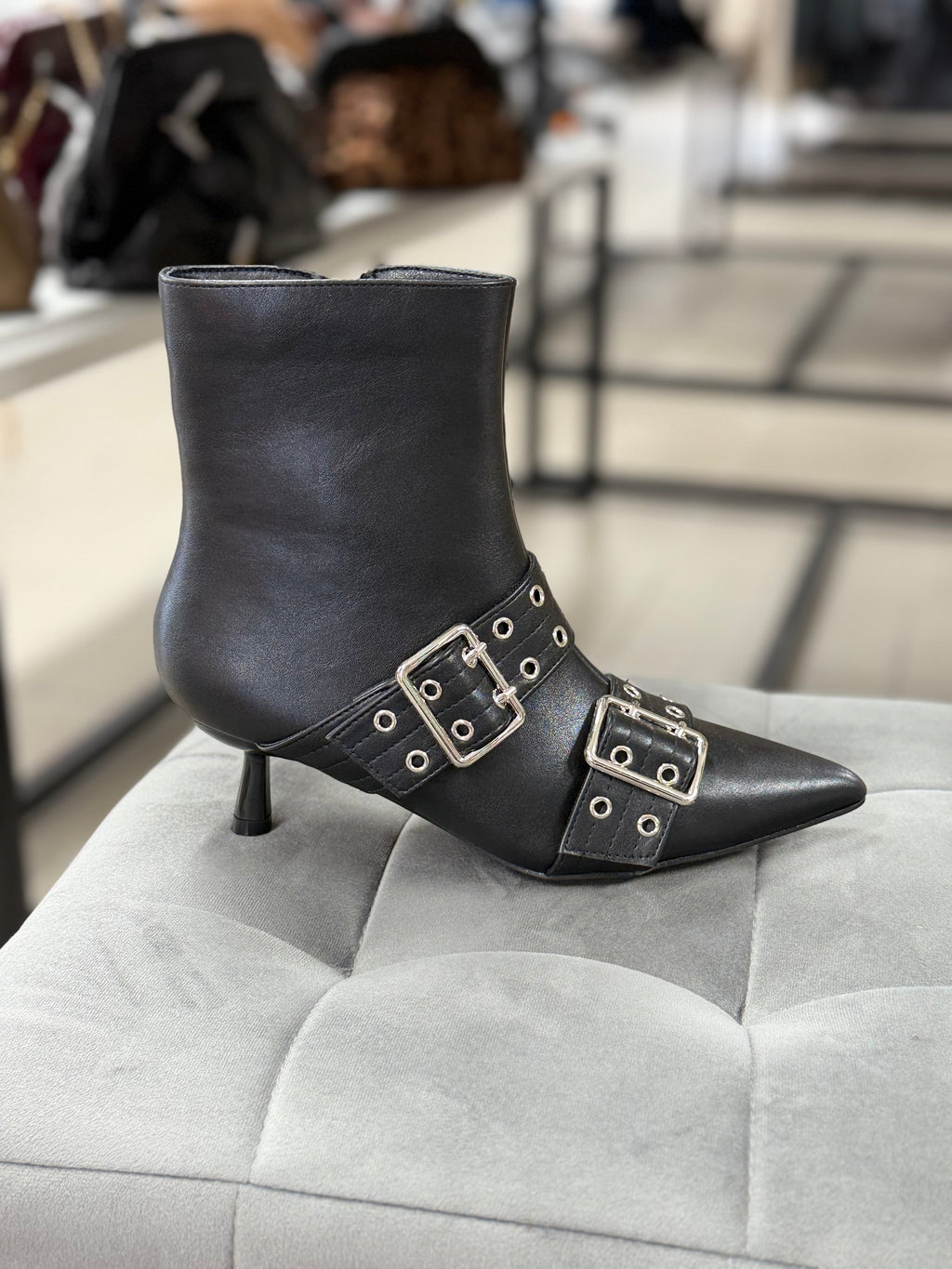 Stivaletti in ecopelle con fibbie tacco 3cm FGD MODA