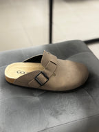 Sabot in ecopelle scamosciato con fibbia D17-17 FGD MODA