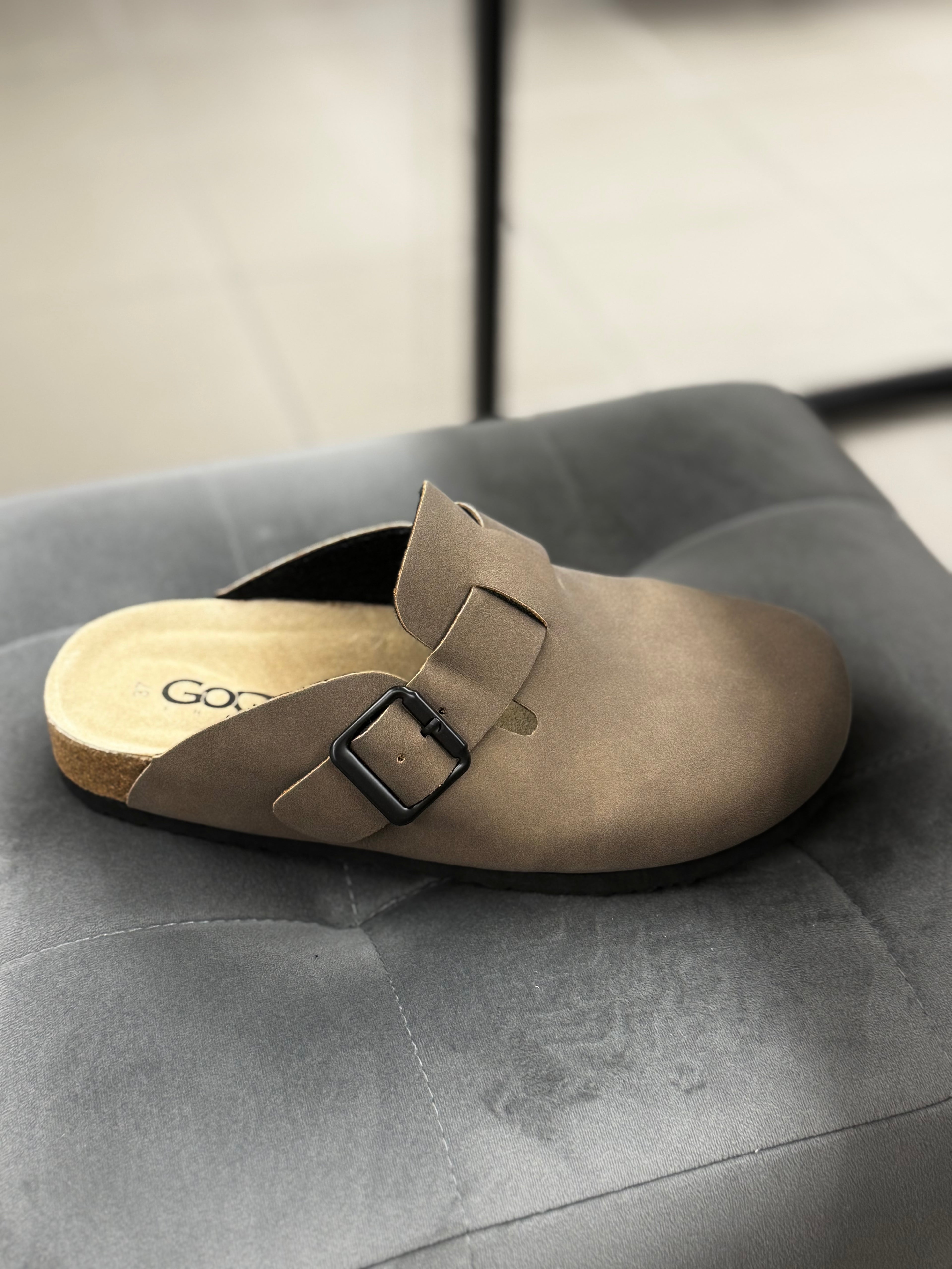 Sabot in ecopelle scamosciato con fibbia D17-17 FGD MODA
