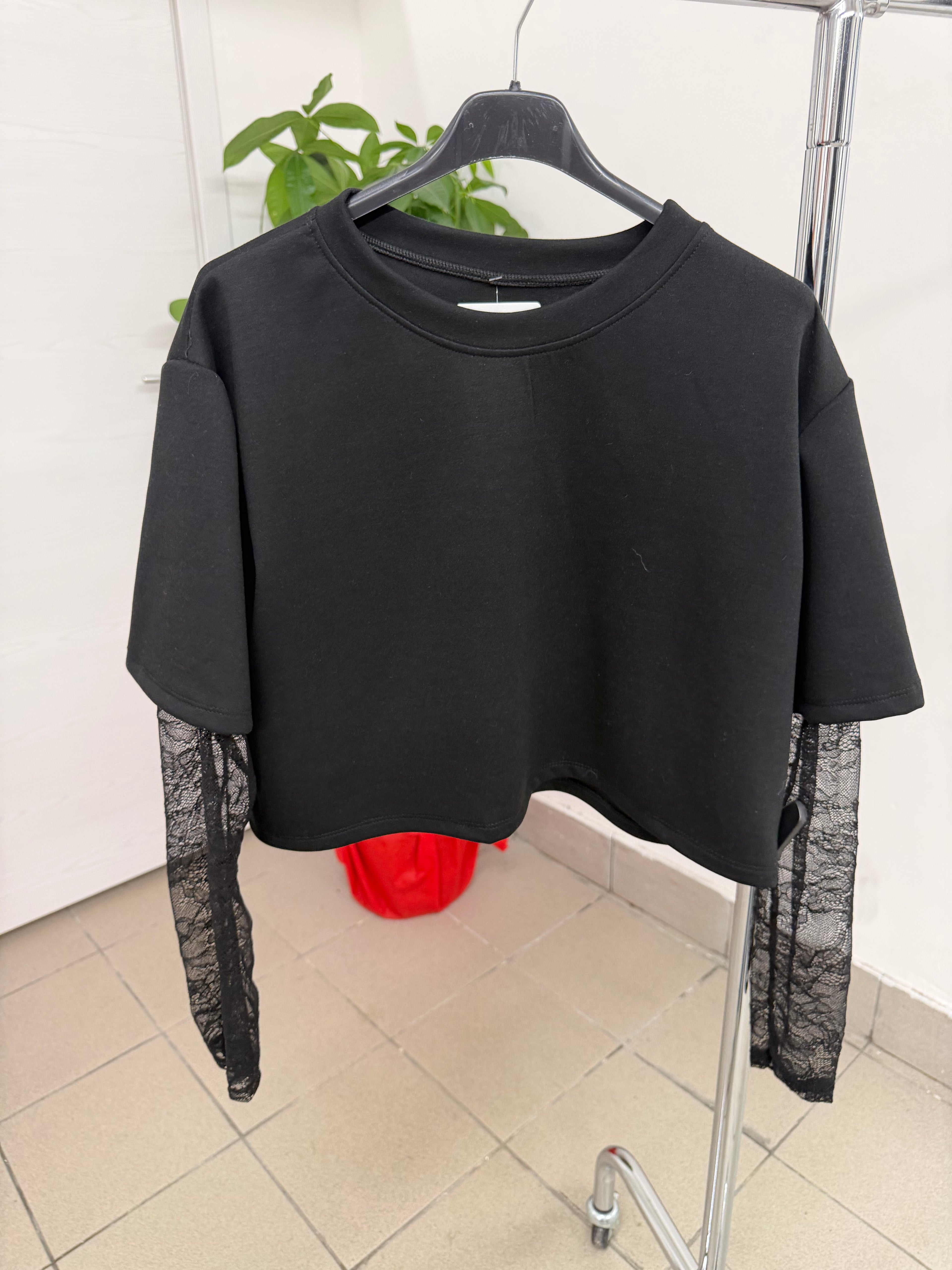 Maglietta con maniche in pizzo crop FGD MODA