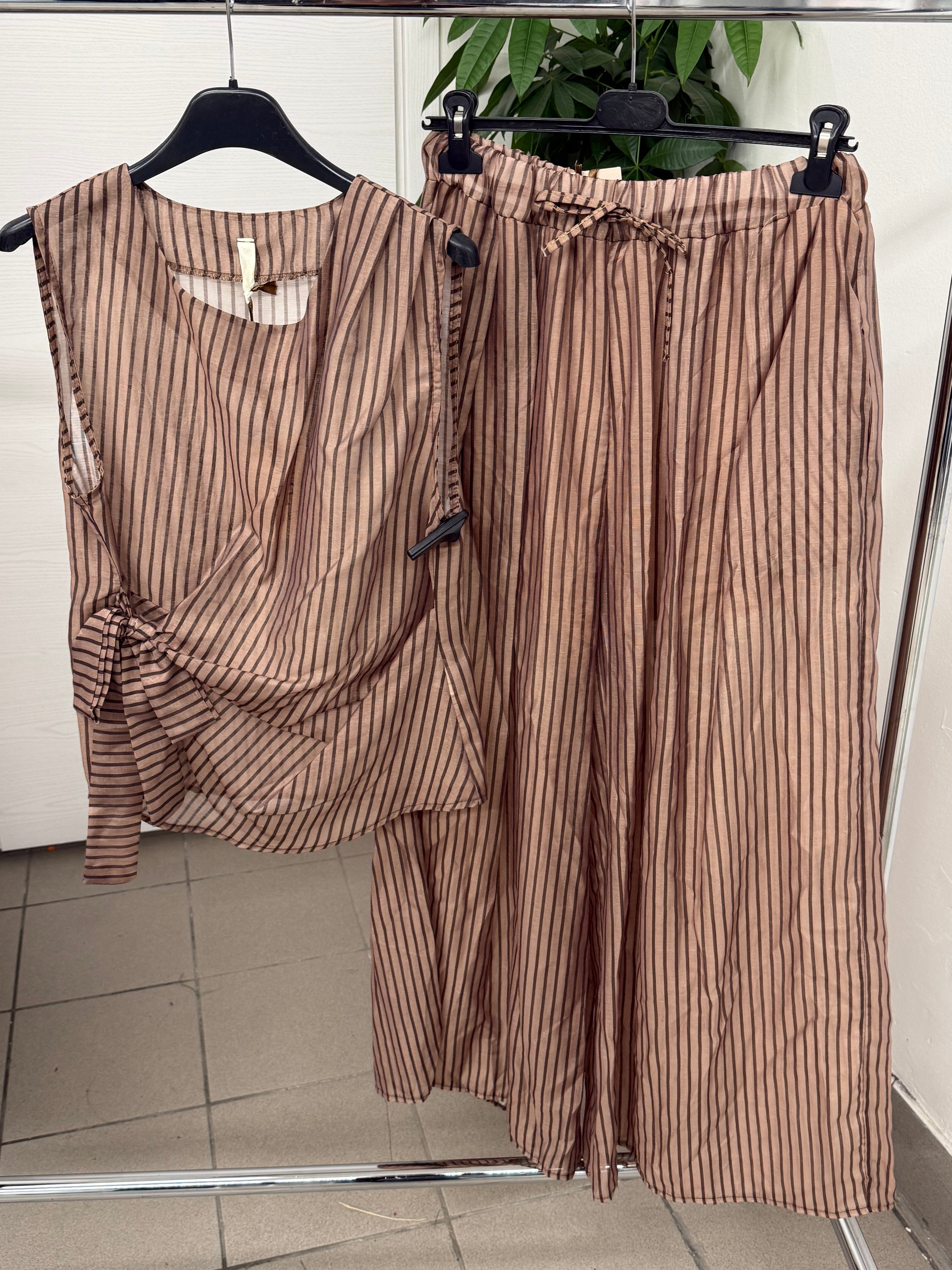 Set coordinato a righe in lyocell e lino Canotta con fiocco laterale e Pantaloni a palazzo FGD MODA
