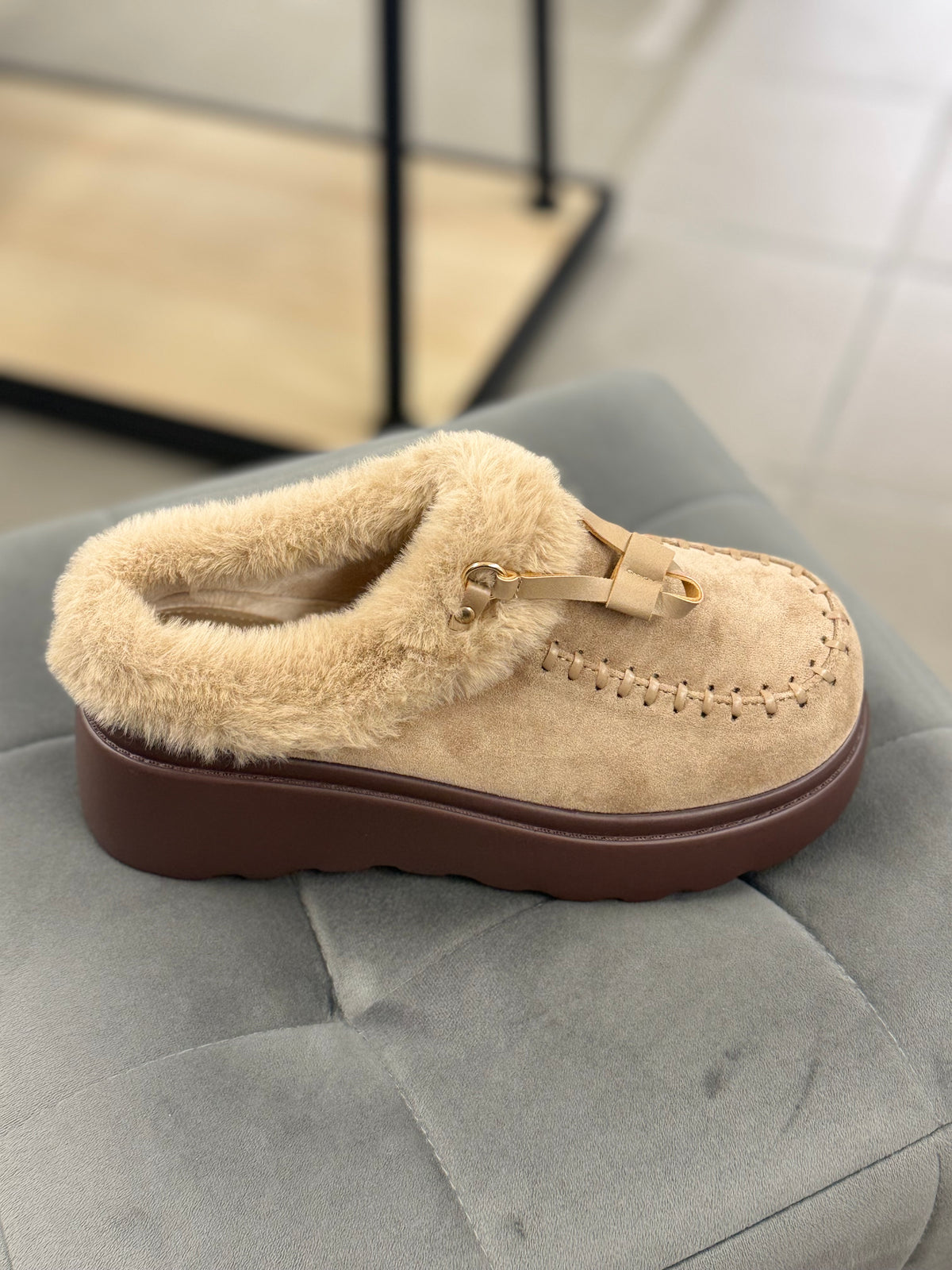 Sabot Con Pelliccia Sul Bordo Con Fibbia MS3806 FGD MODA