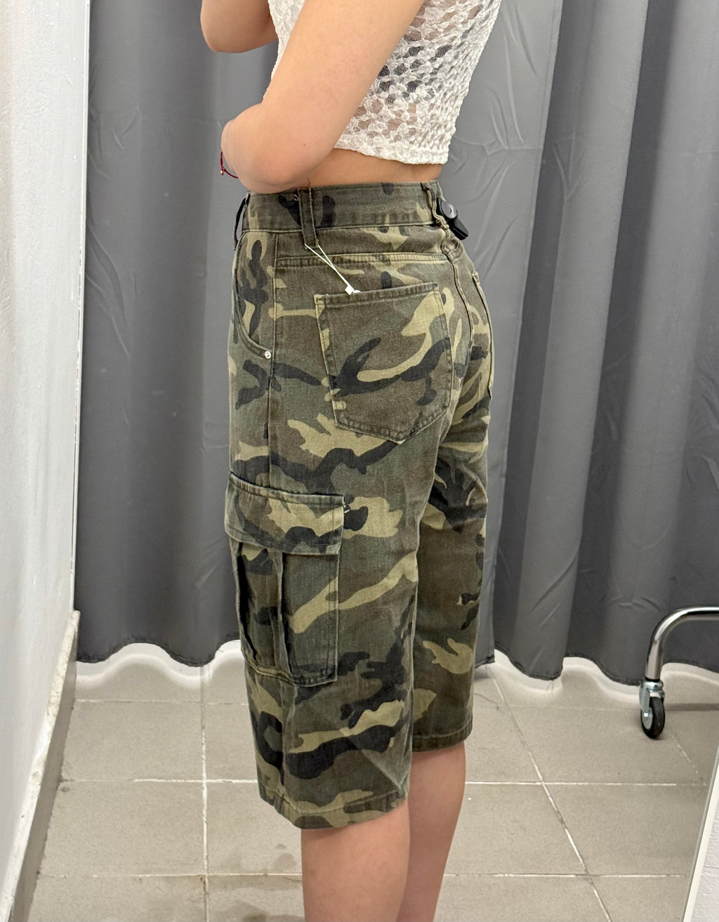 Bermuda di jeans militare cargo con strappi FGD MODA