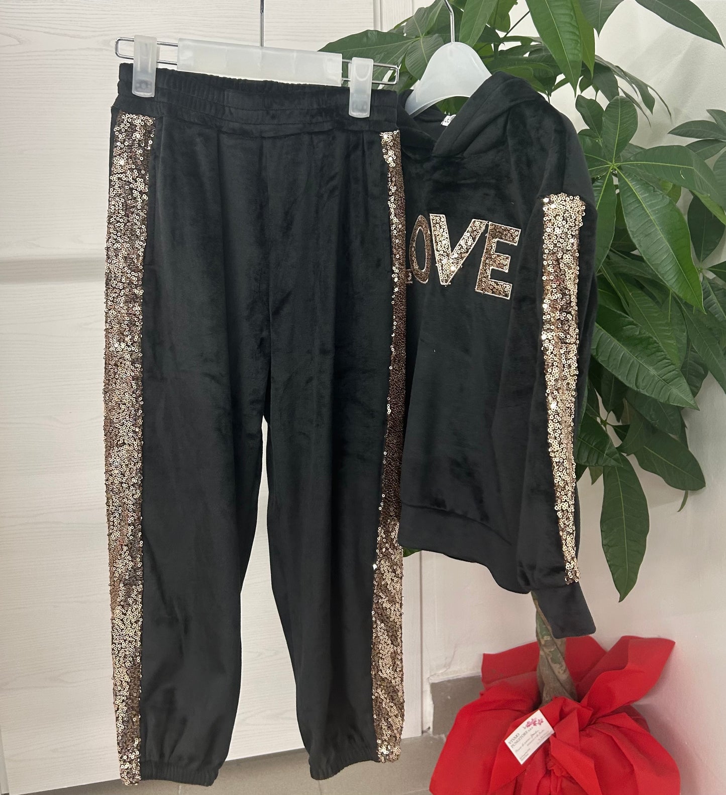 Set coordinato in ciniglia felpa e pantaloni con paillettes
