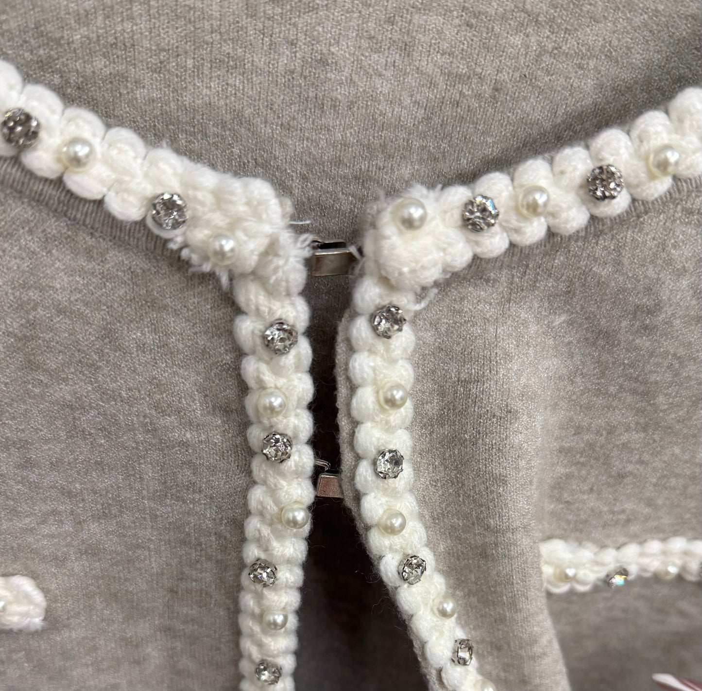 Giacca con ricamo perlato e diamantato