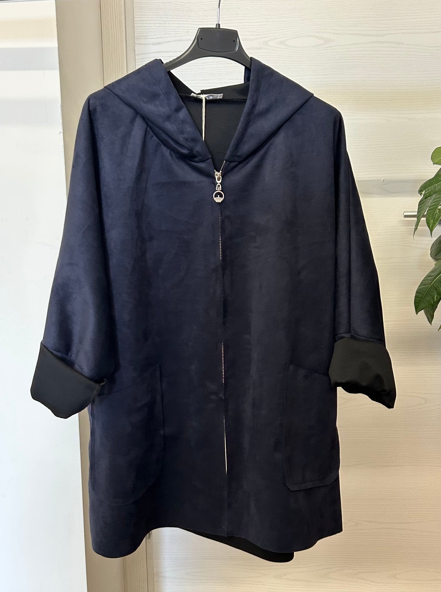 Giacca in camoscio con zip e cappuccio