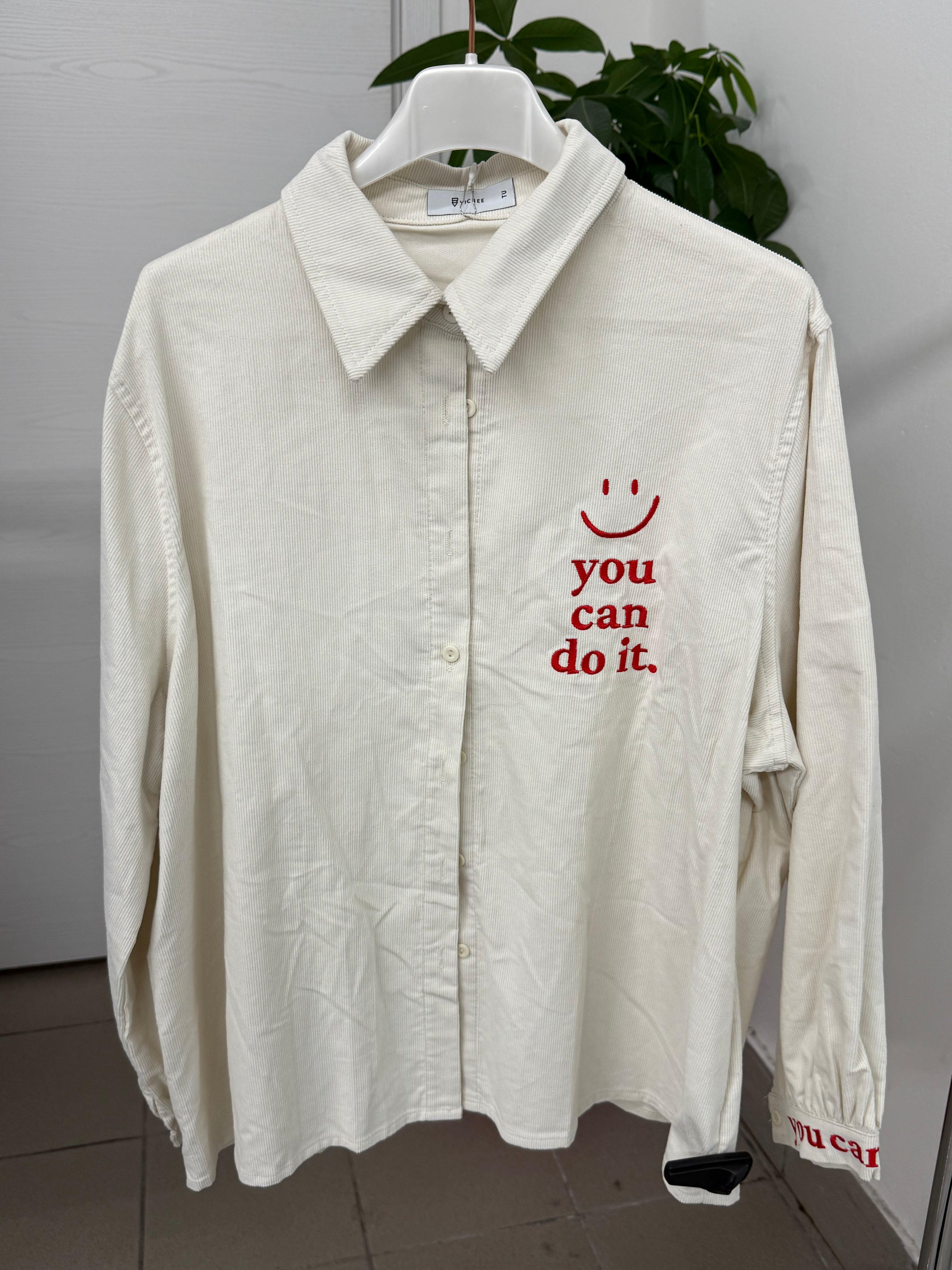 Camicia in velluto a costine con scritta “You can do it”