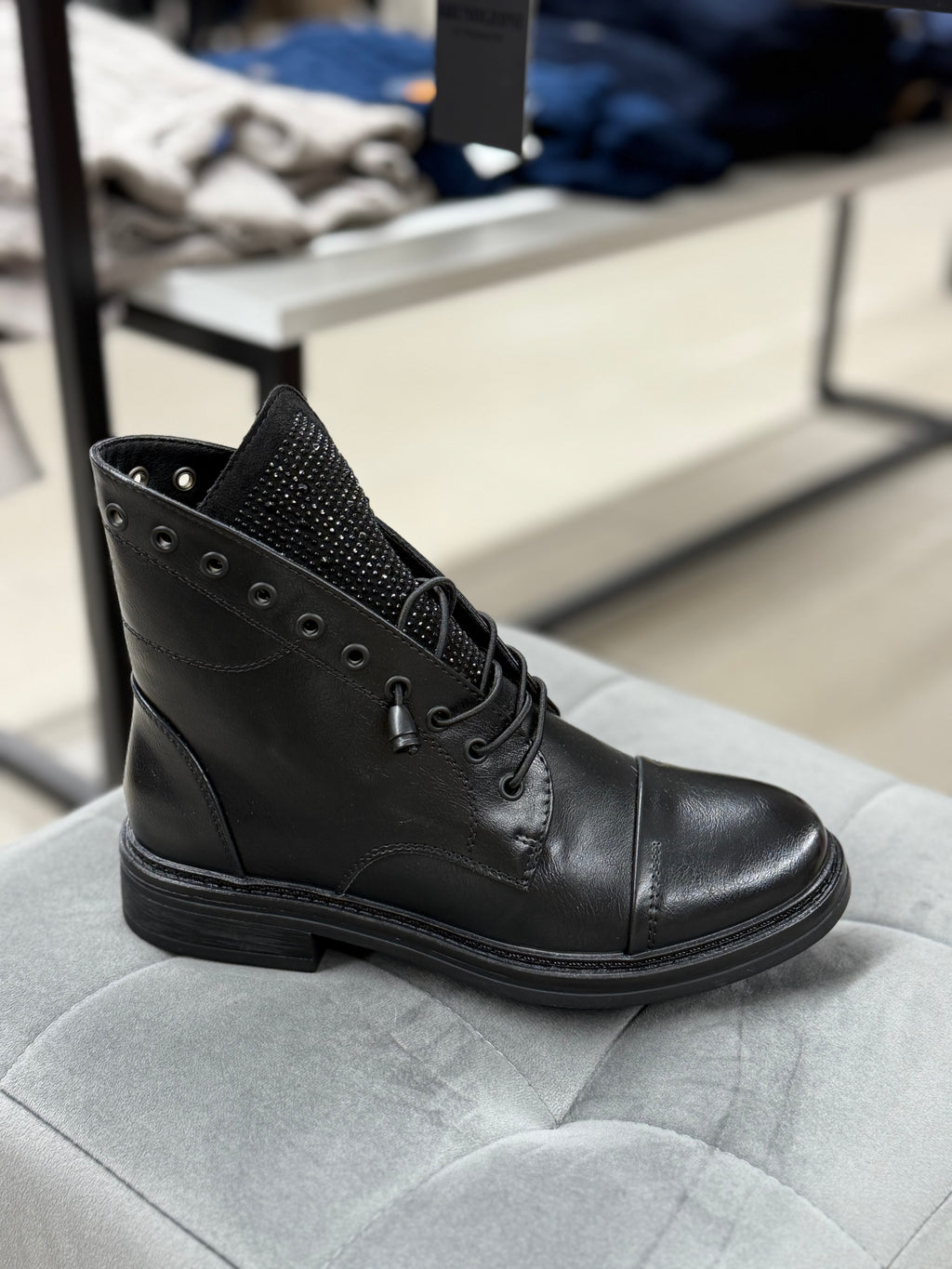 Anfibi in ecopelle con lacci elasticizzati e brillantini FGD MODA