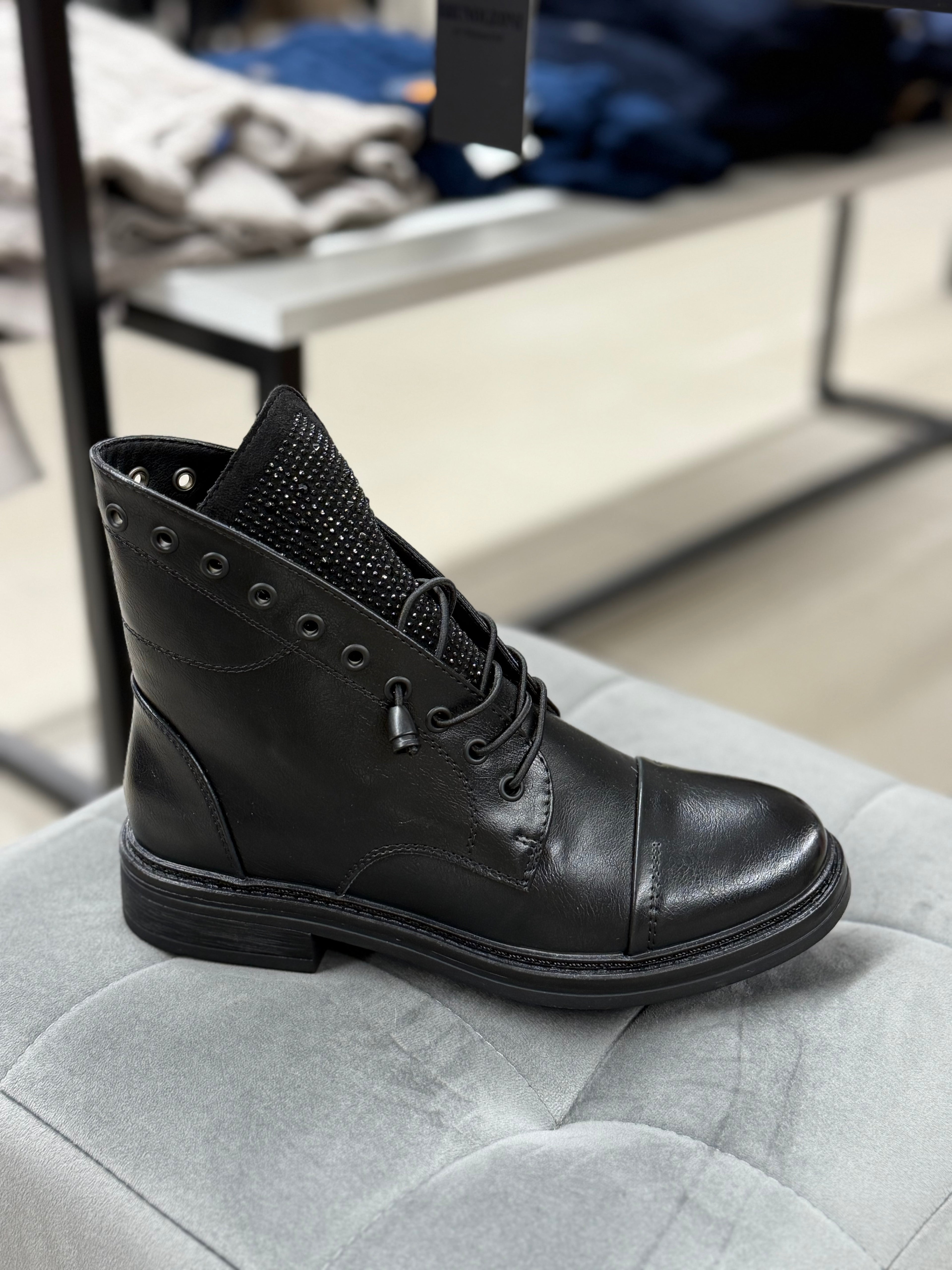 Anfibi in ecopelle con lacci elasticizzati e brillantini FGD MODA