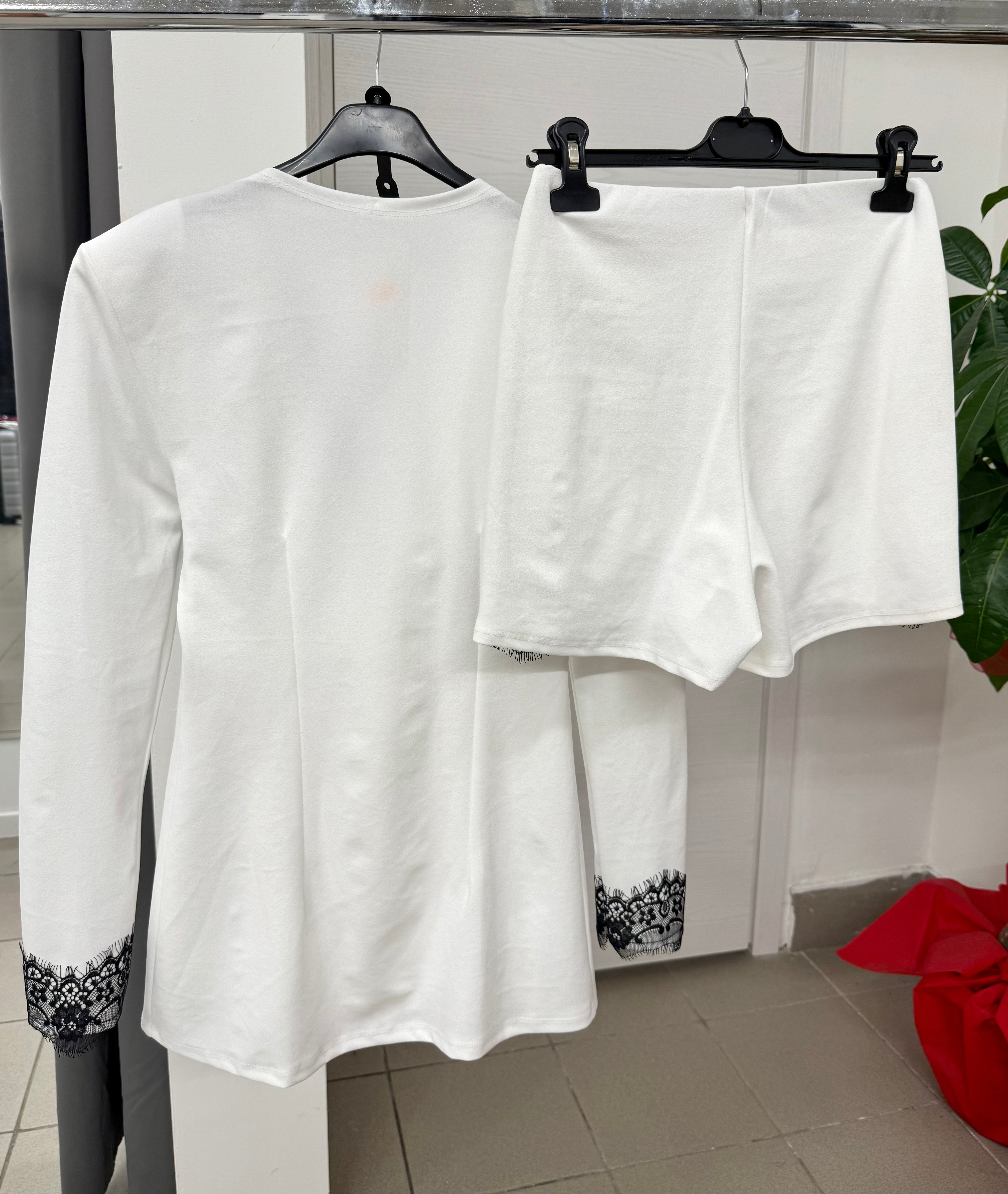 Set coordinato Blazer e Gonna pantaloncini con dettagli in pizzo FGD MODA