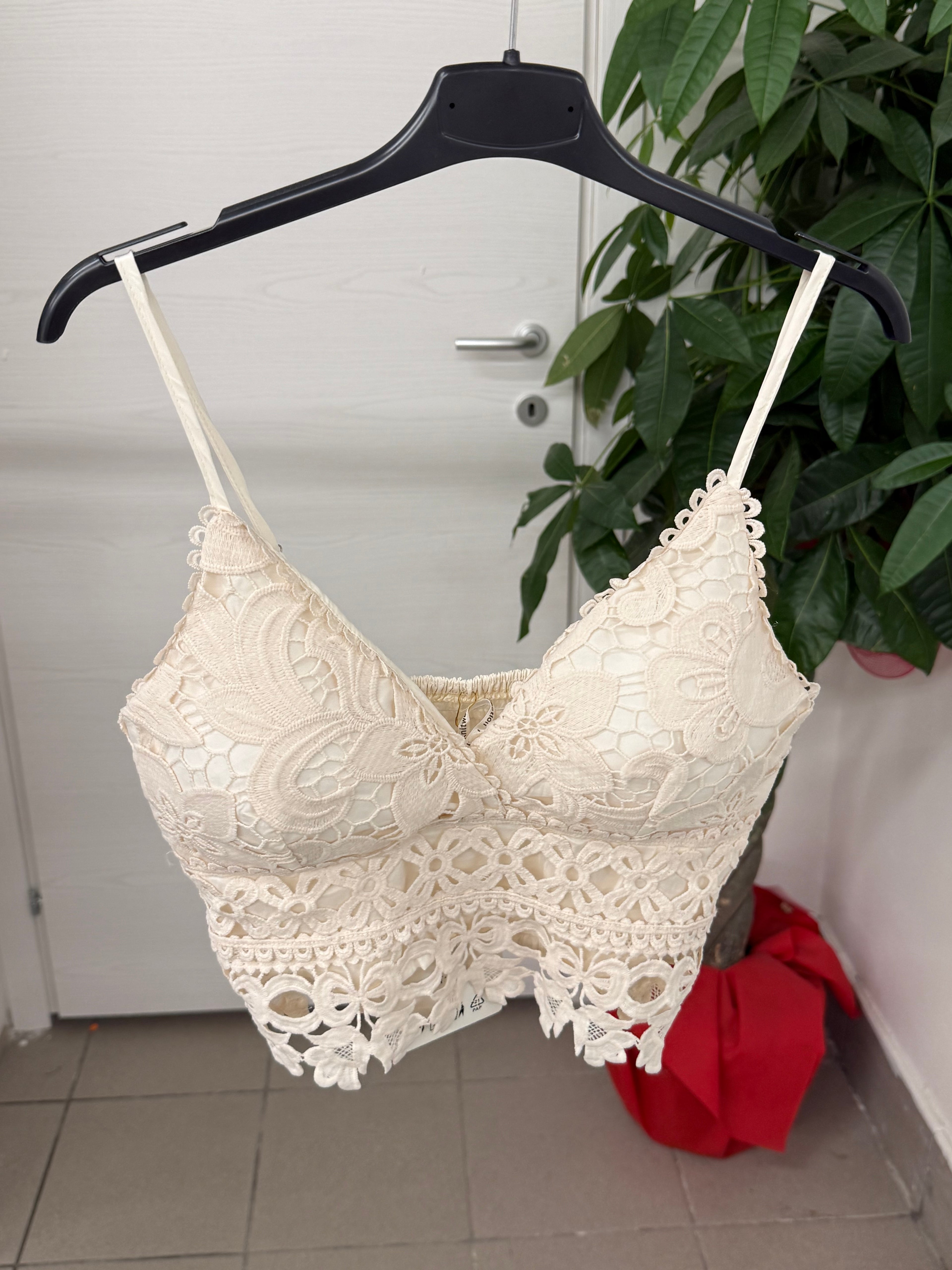 Top crop in pizzo con spalline regolabili FGD MODA