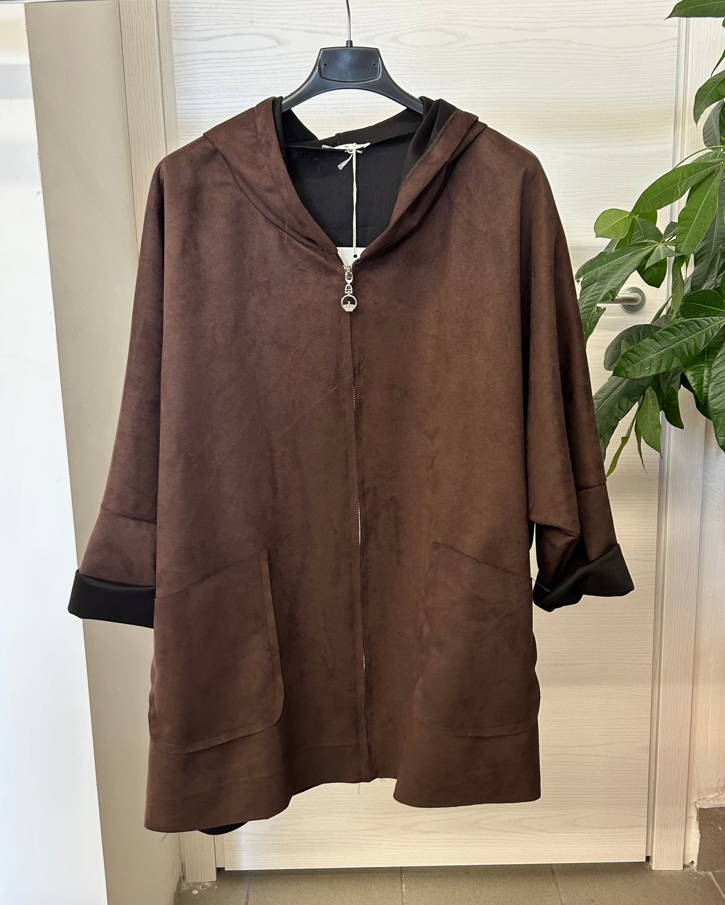 Giacca in camoscio con zip e cappuccio