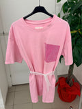 T-shirt in cotone over con tasca brillantinata e cinta FGD MODA