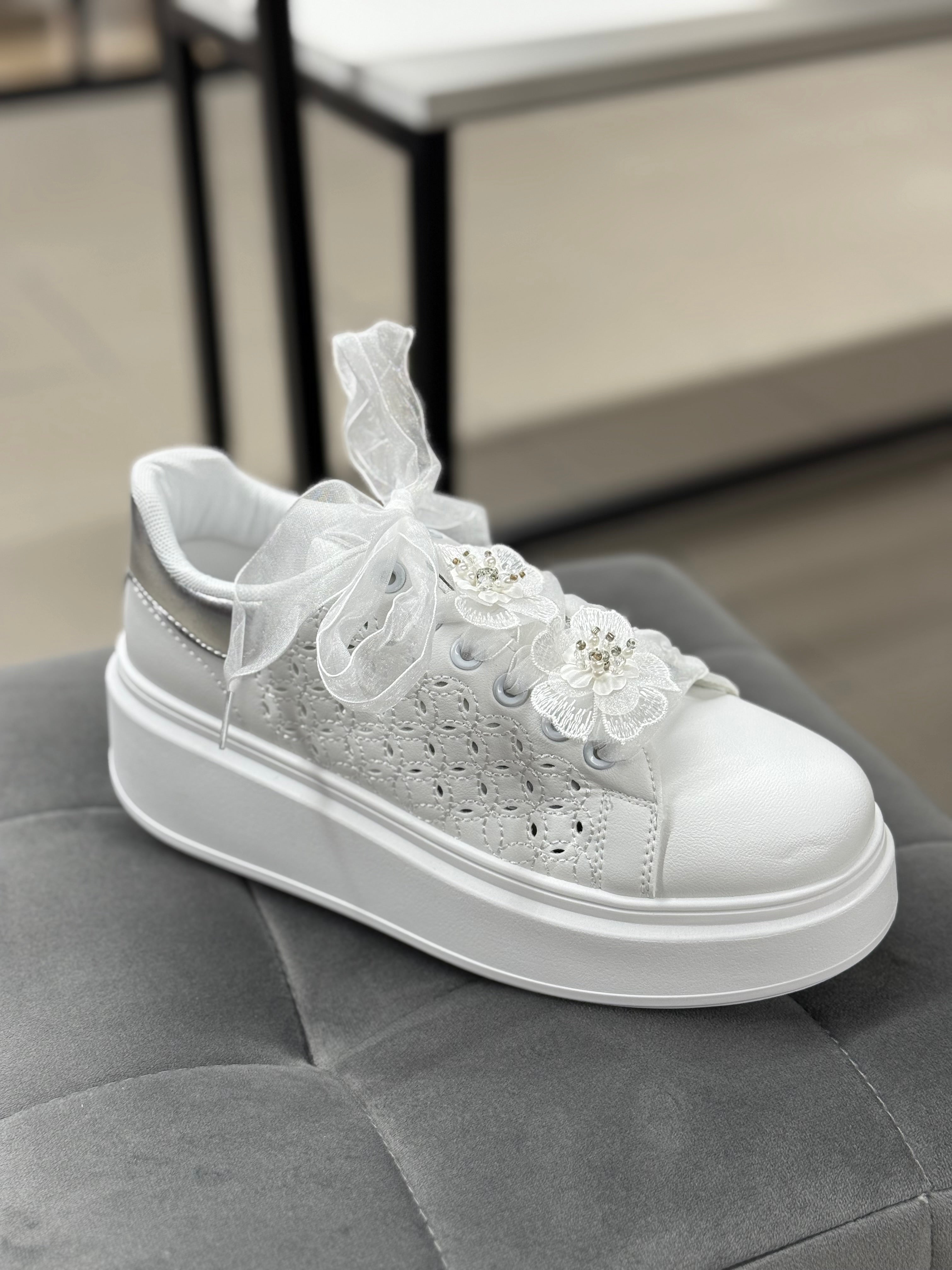 Sneakers platform alta con fiori