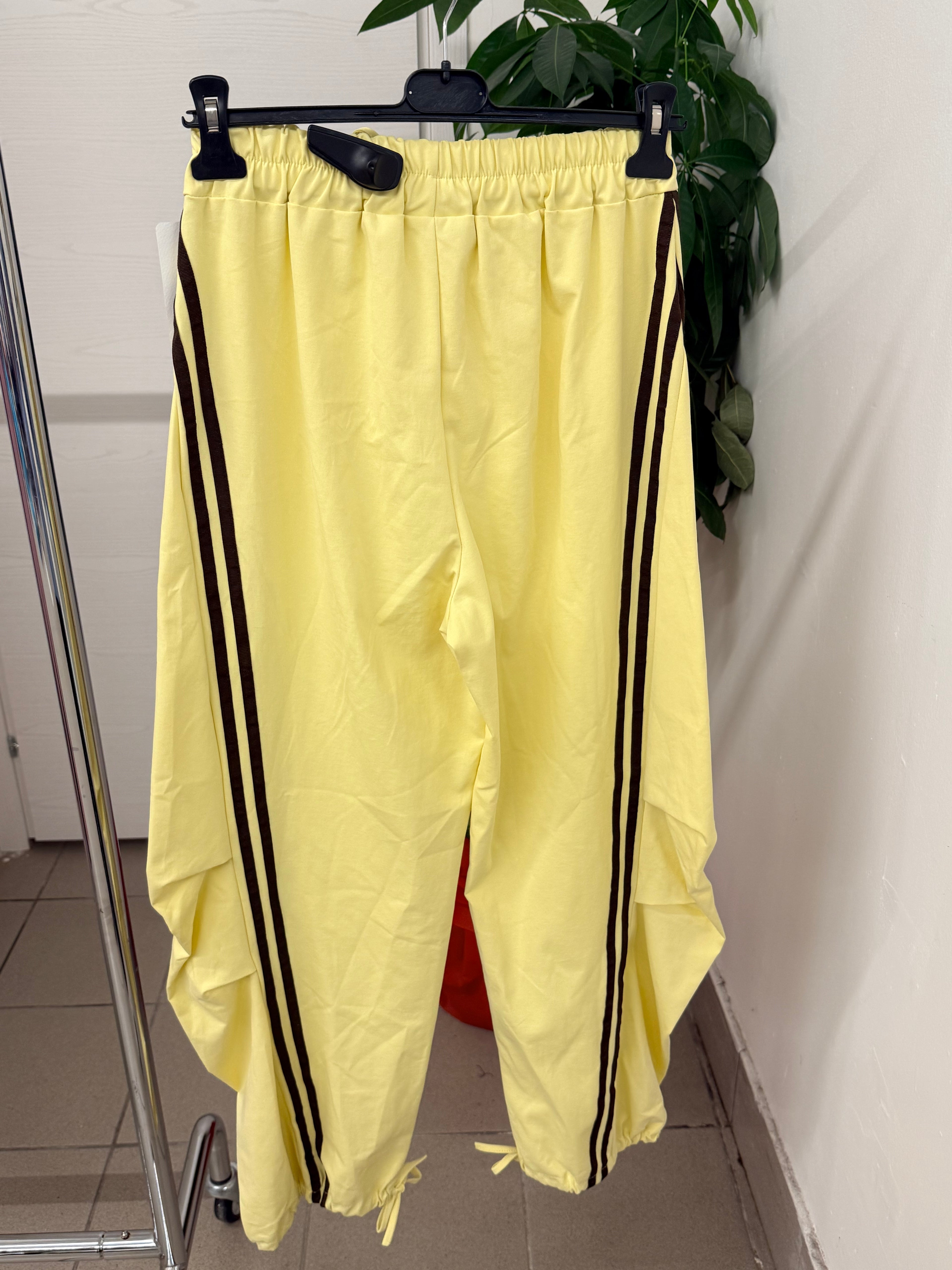 Pantaloni in cotone arricciati con strisce laterali con polsini FGD MODA