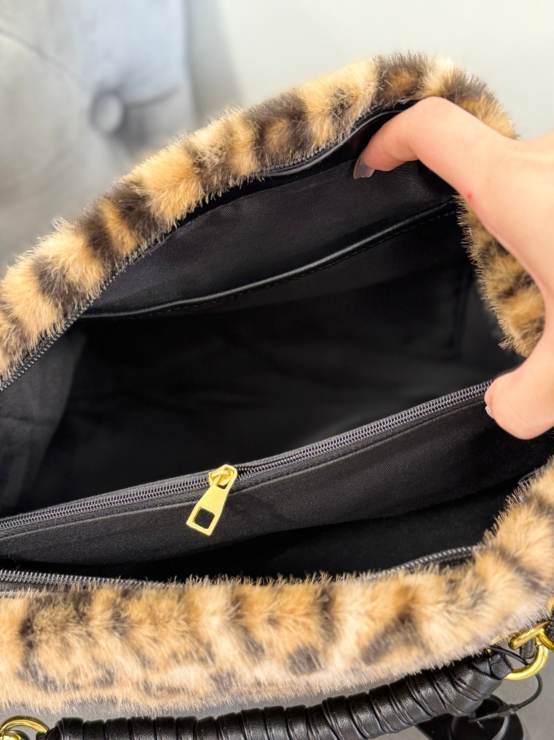 Borsa da spalla con pelliccia con tracolla FGD MODA