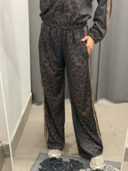 Set Coordinato Leopardato Felpa Con Zip E Pantaloni A Palazzo Con Strisce Laterali FGD MODA
