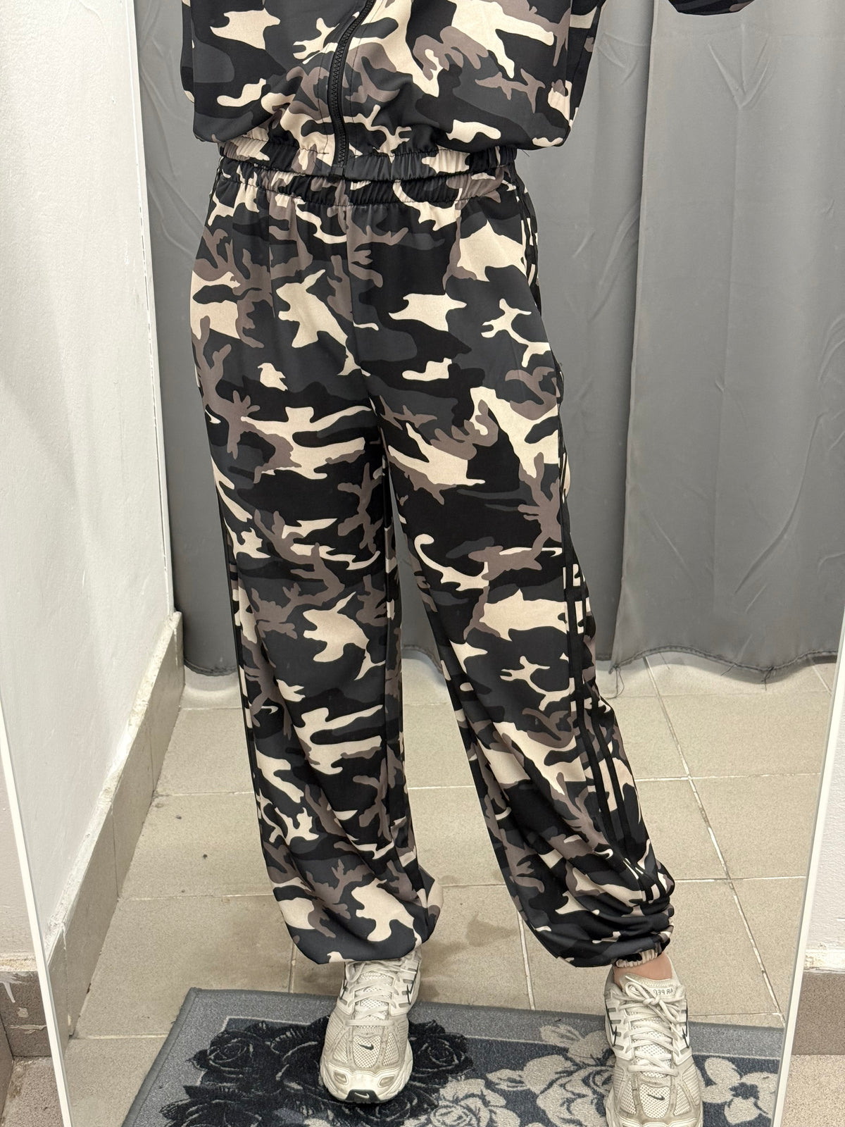 Set Coordinato Militare Felpa Con Zip E Pantaloni Con Polsini Con Strisce Laterali FGD MODA
