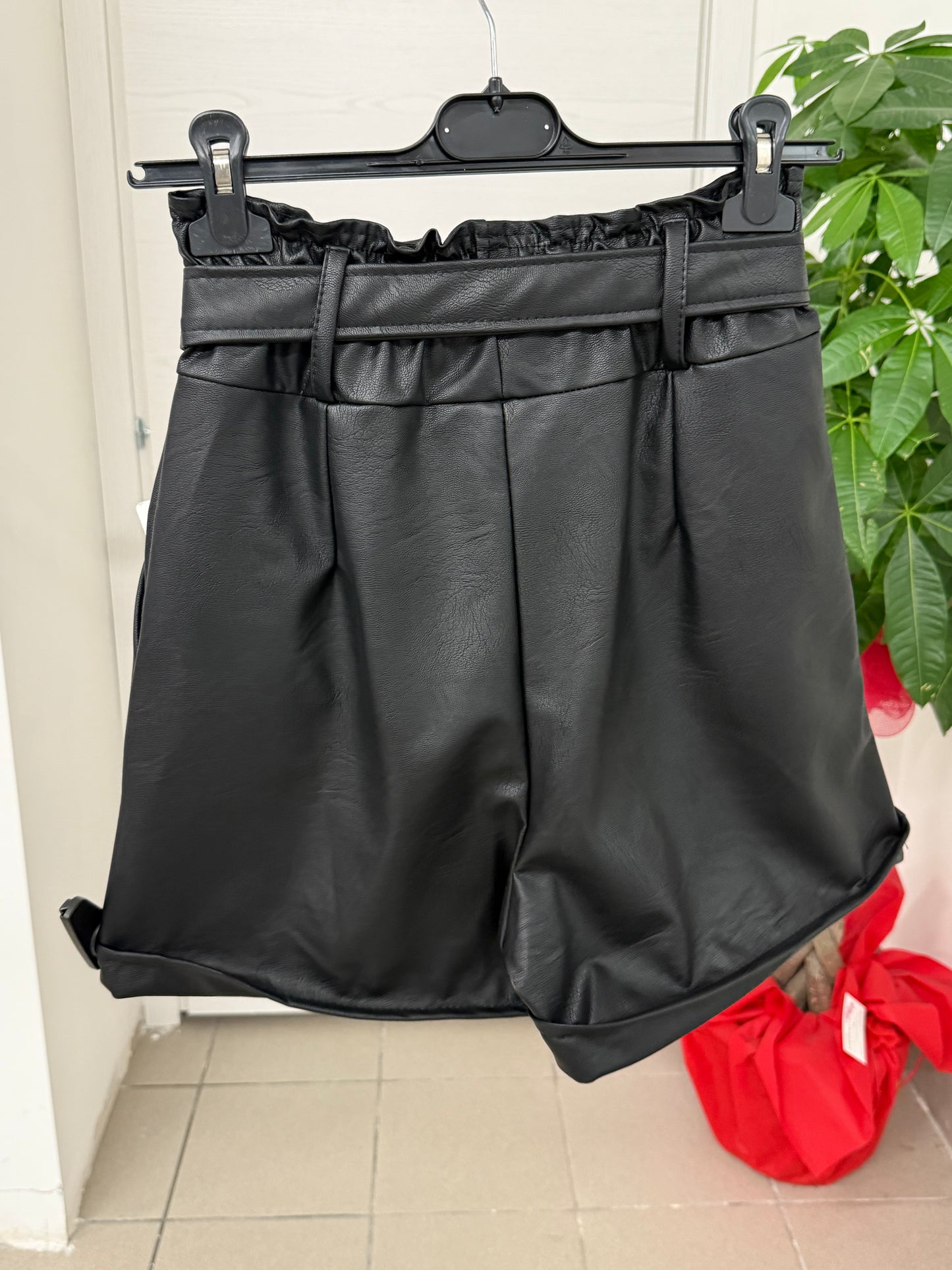 Pantaloncini in ecopelle con cinta FGD MODA