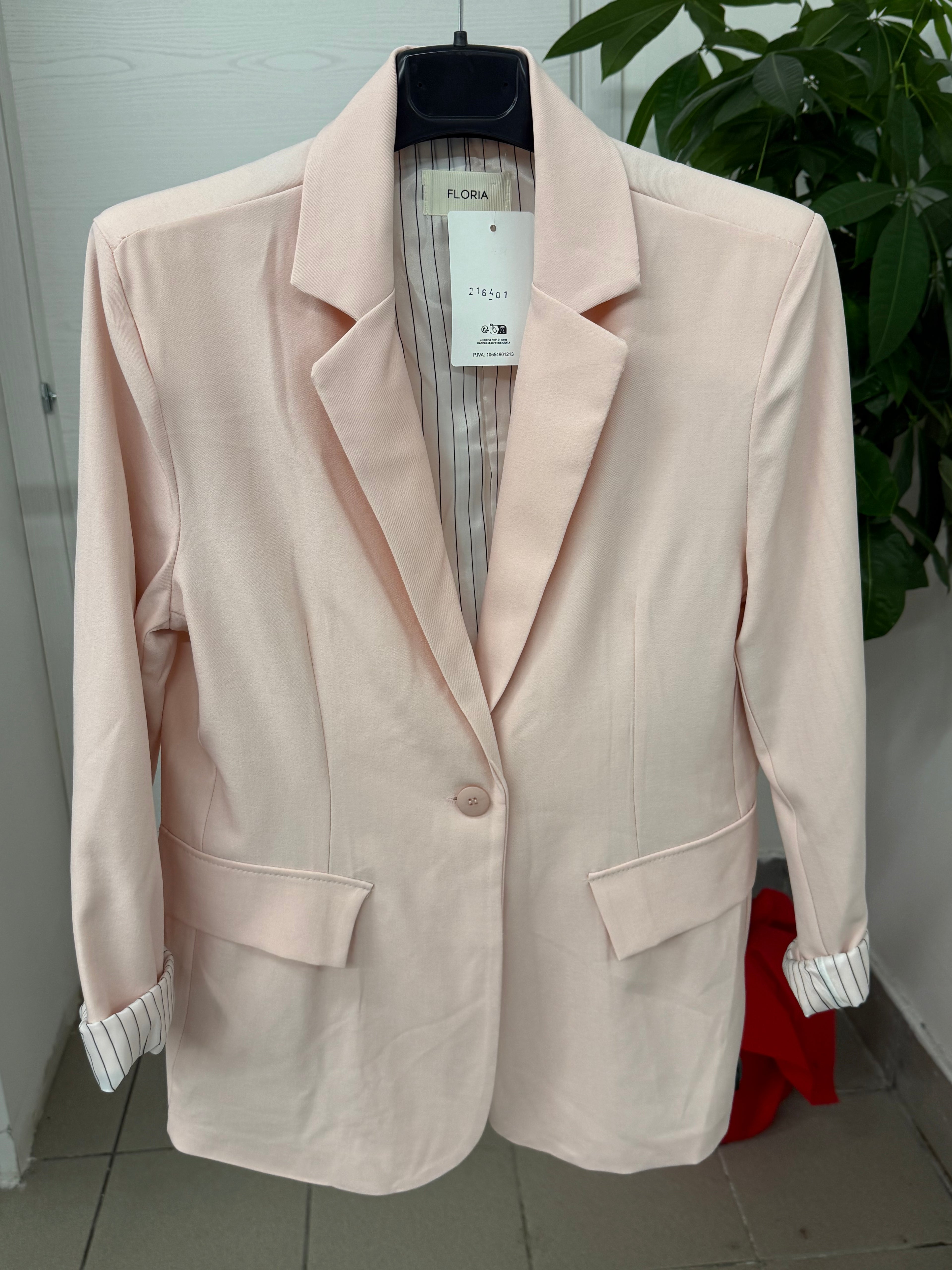 Giacca blazer con fodera a righe all’interno con spalline imbottite