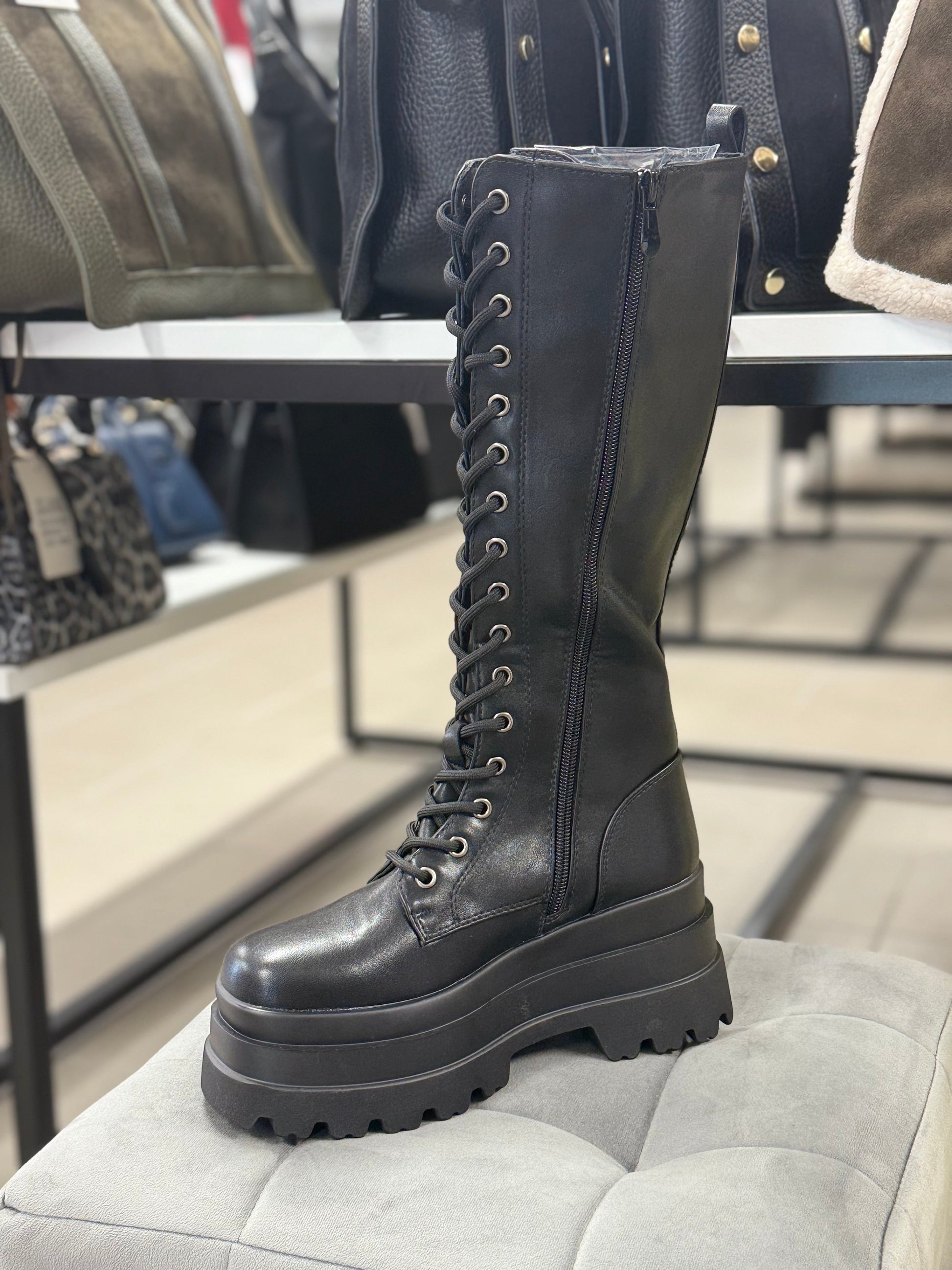 Stivali in ecopelle con lacci con platform alta FGD MODA