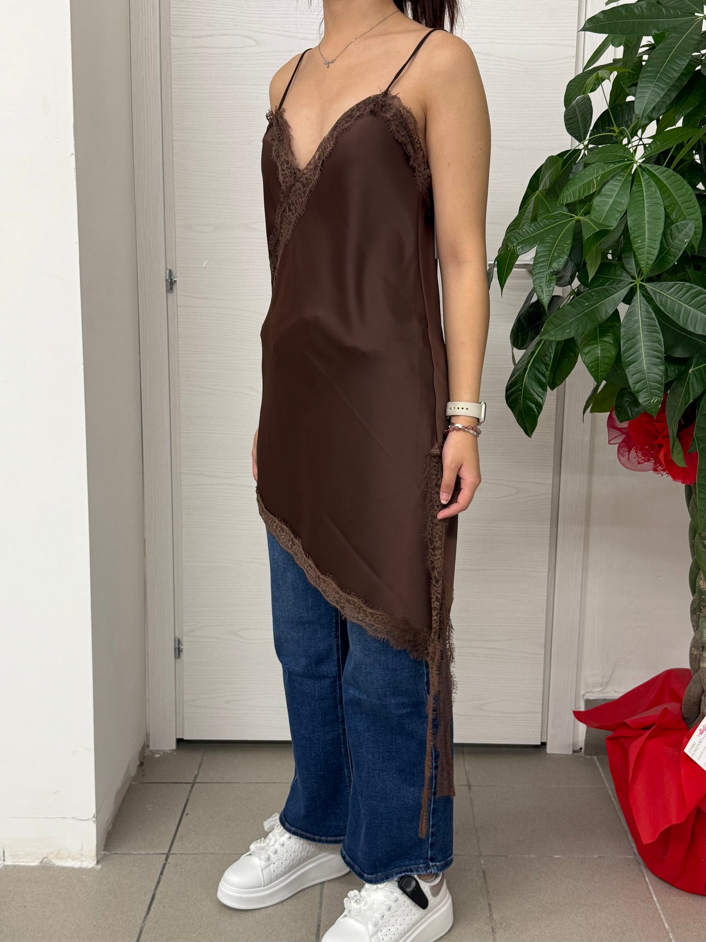 Abito corto asimmetrico con bordi in pizzo FGD MODA