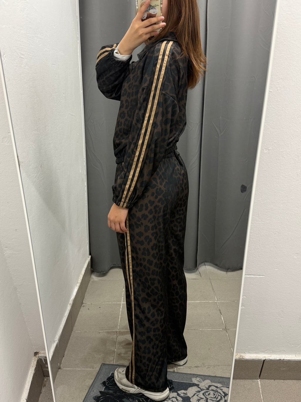 Set Coordinato Leopardato Felpa Con Zip E Pantaloni A Palazzo Con Strisce Laterali FGD MODA