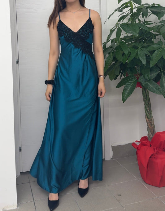 Abito lungo con pizzo e spacco sulla gamba FGD MODA