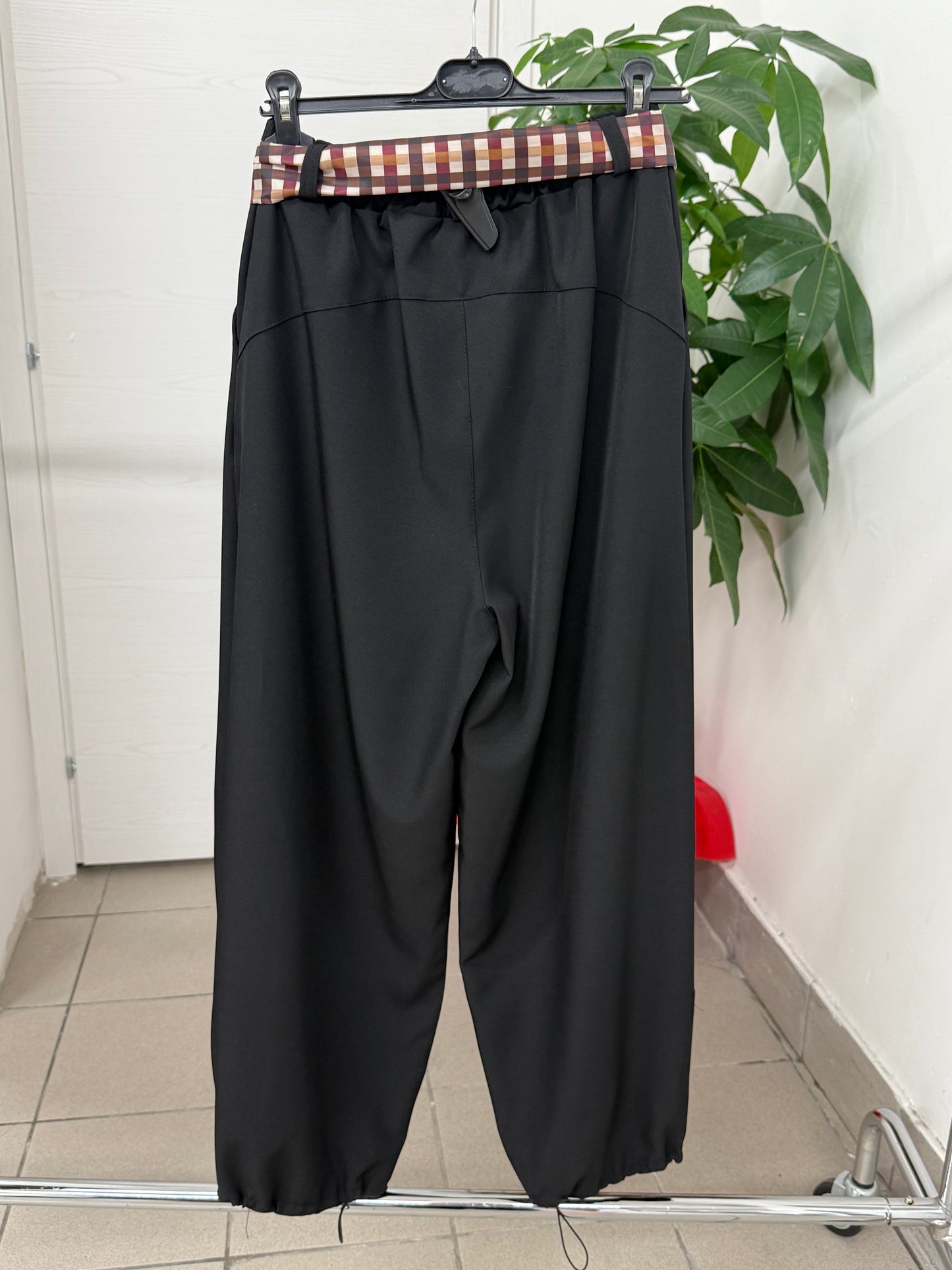 Pantaloni a palloncino con cinta e polsini