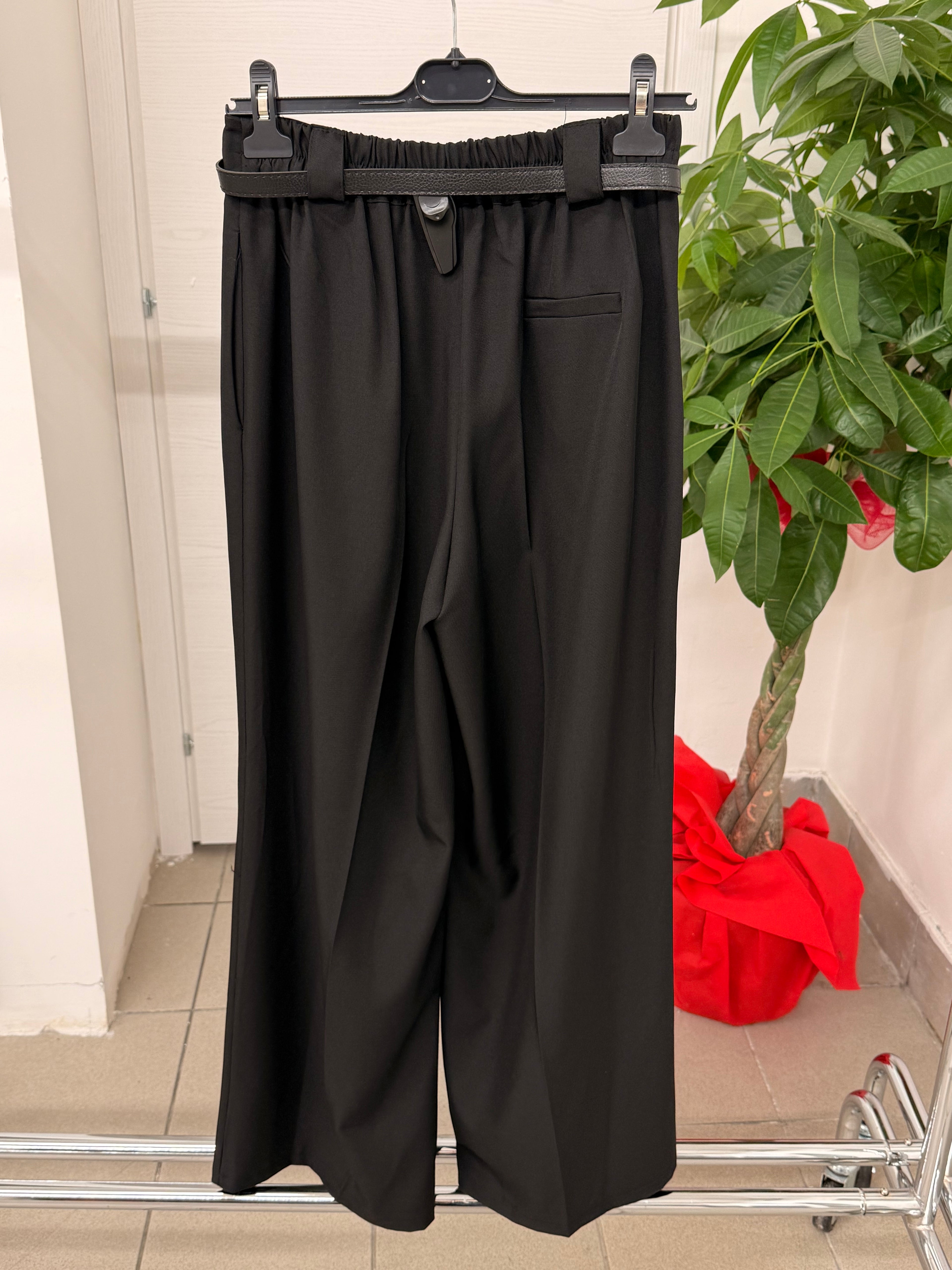 Pantaloni a palazzo con cinta