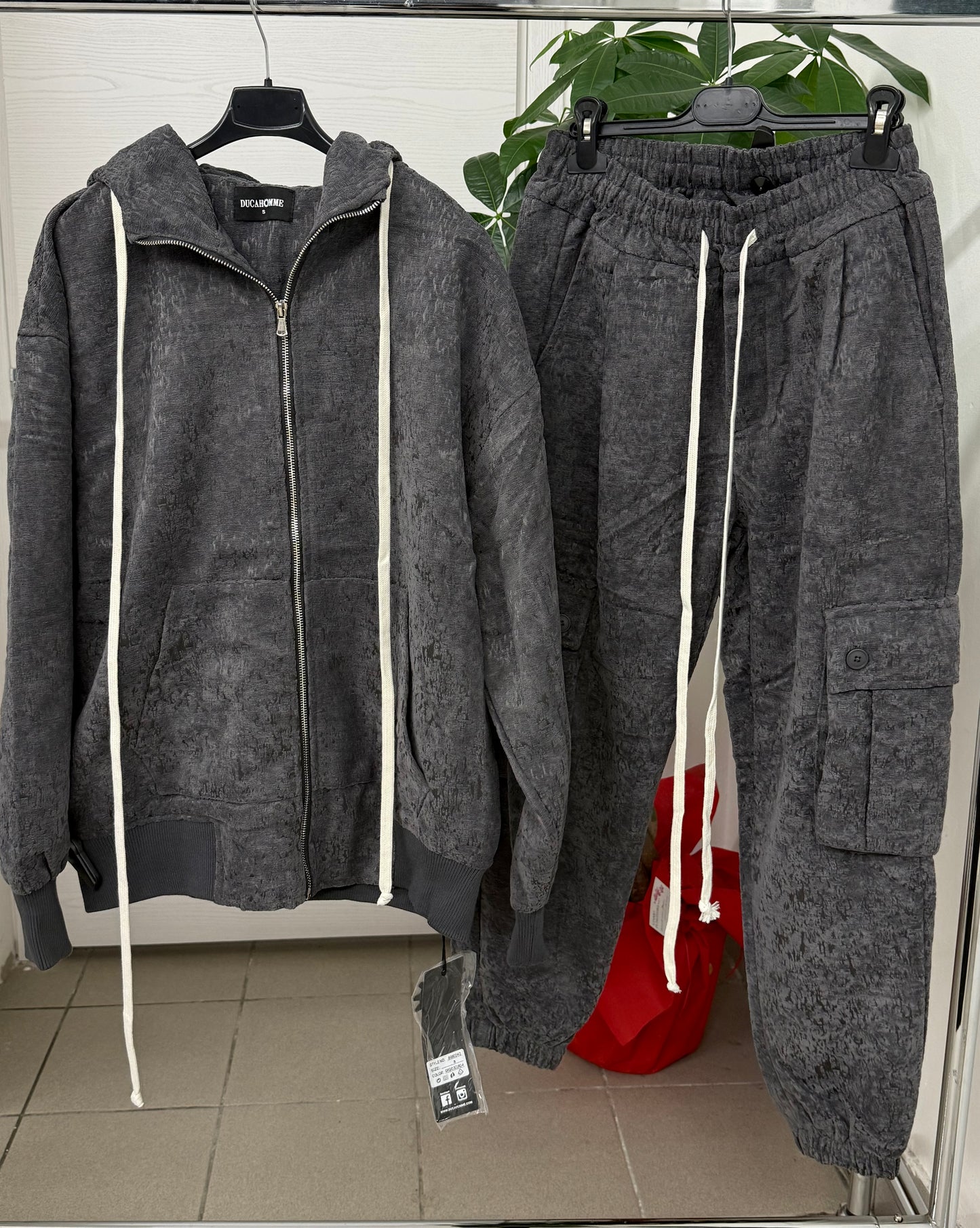 Set coordinato felpa con zip e pantaloni con polsini effetto velluto Duca Homme FGD MODA