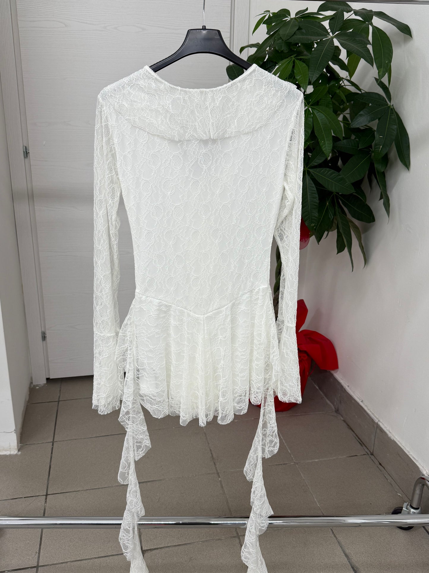 Abito body corto a maniche lunghe in pizzo con rouches FGD MODA