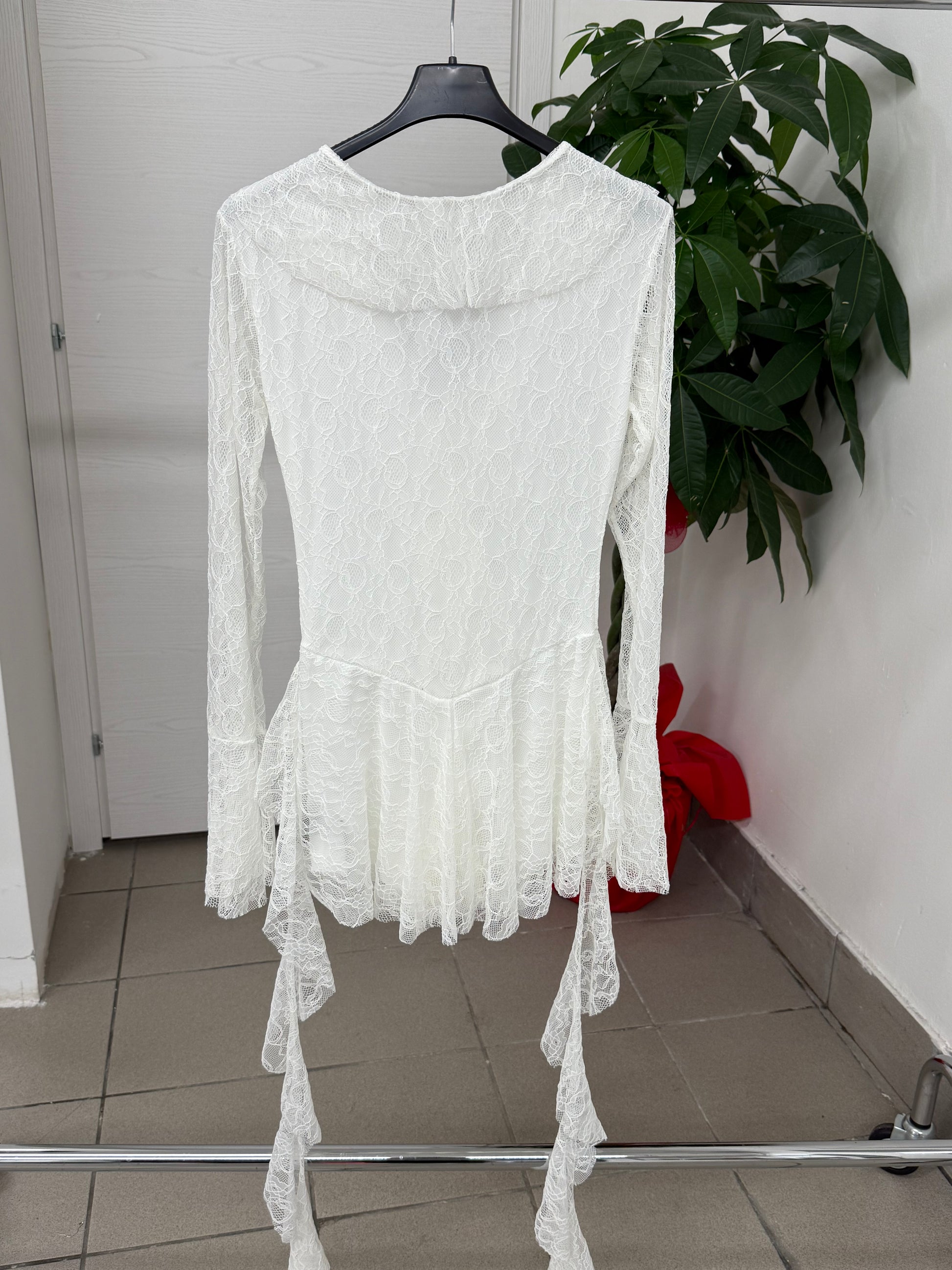 Abito body corto a maniche lunghe in pizzo con rouches FGD MODA